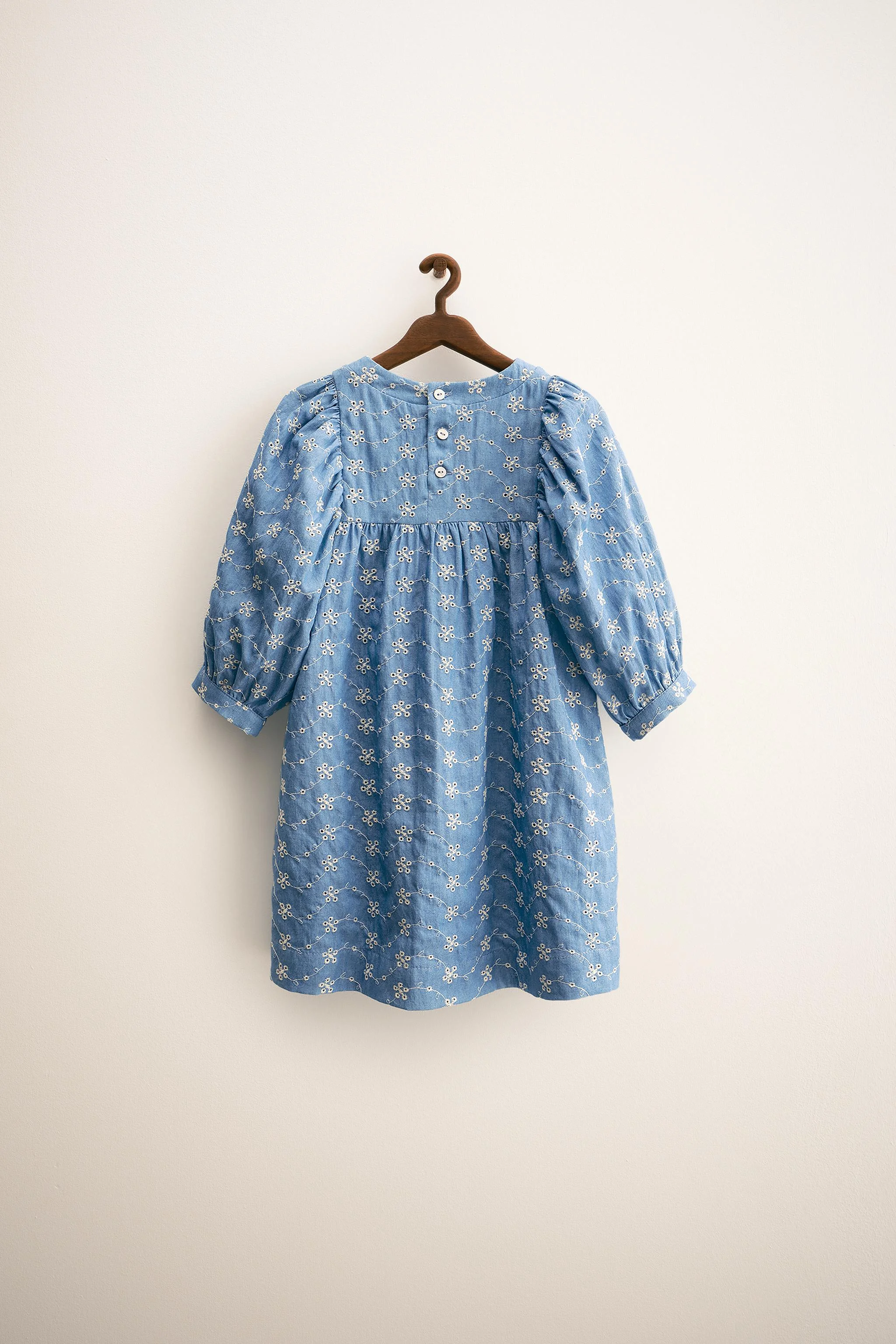 پیراهن زنانه زارا مدل TIMELESS - با گلدوزی گل پیراهن زنانه زارا مدل TIMELESS - با گلدوزی گل