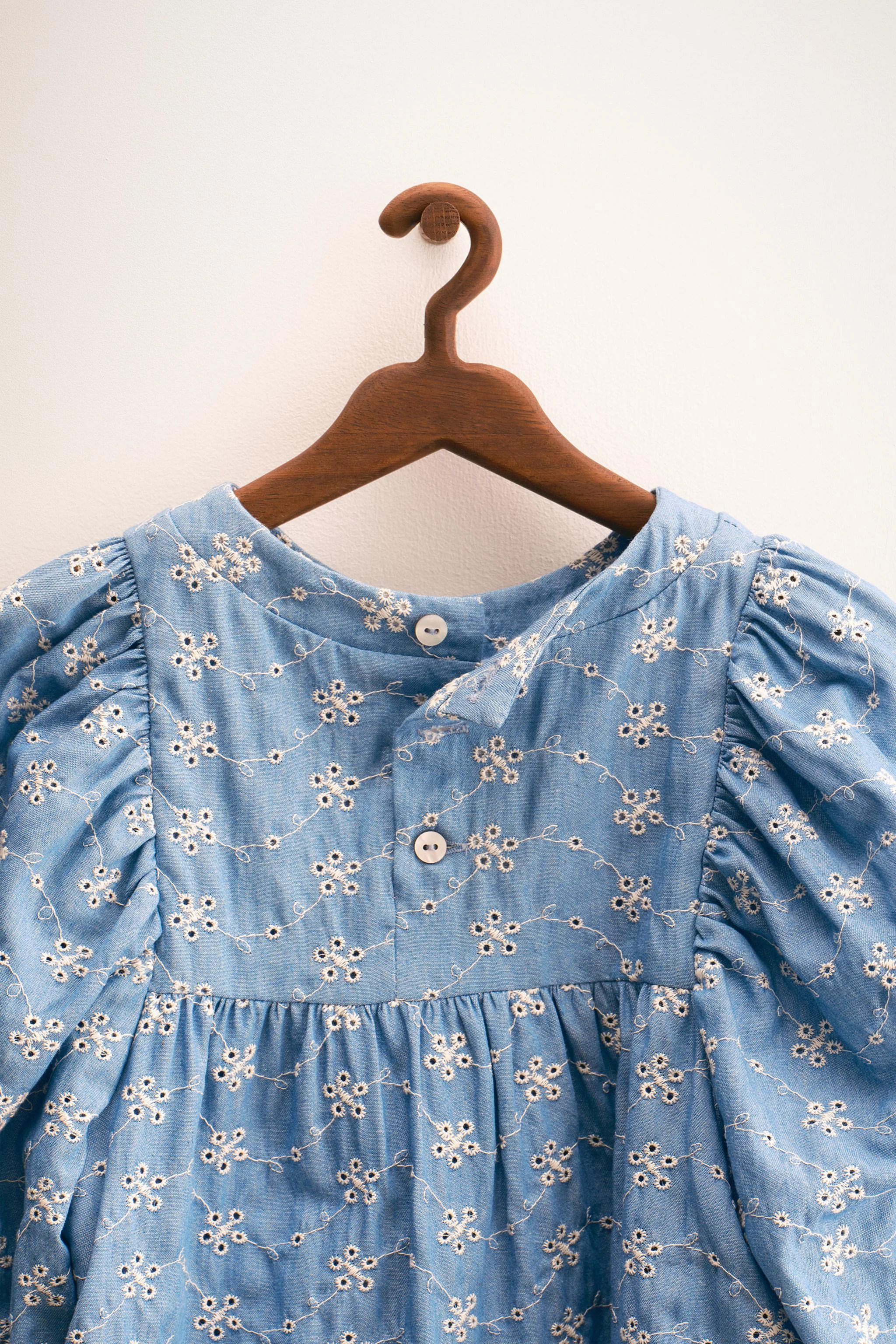 پیراهن زنانه زارا مدل TIMELESS - با گلدوزی گل پیراهن زنانه زارا مدل TIMELESS - با گلدوزی گل