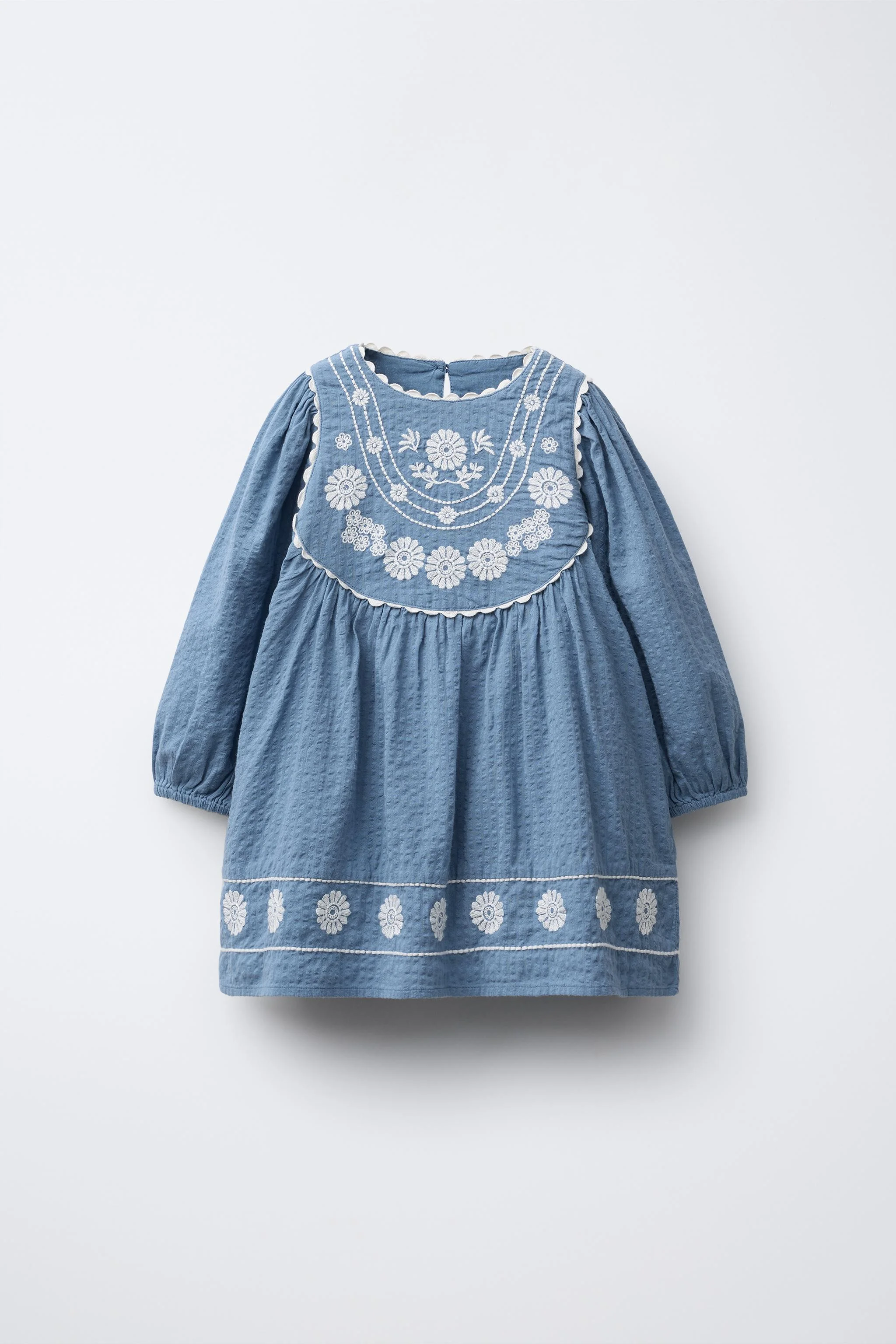 پیراهن گلدوزی شده با طرح گل