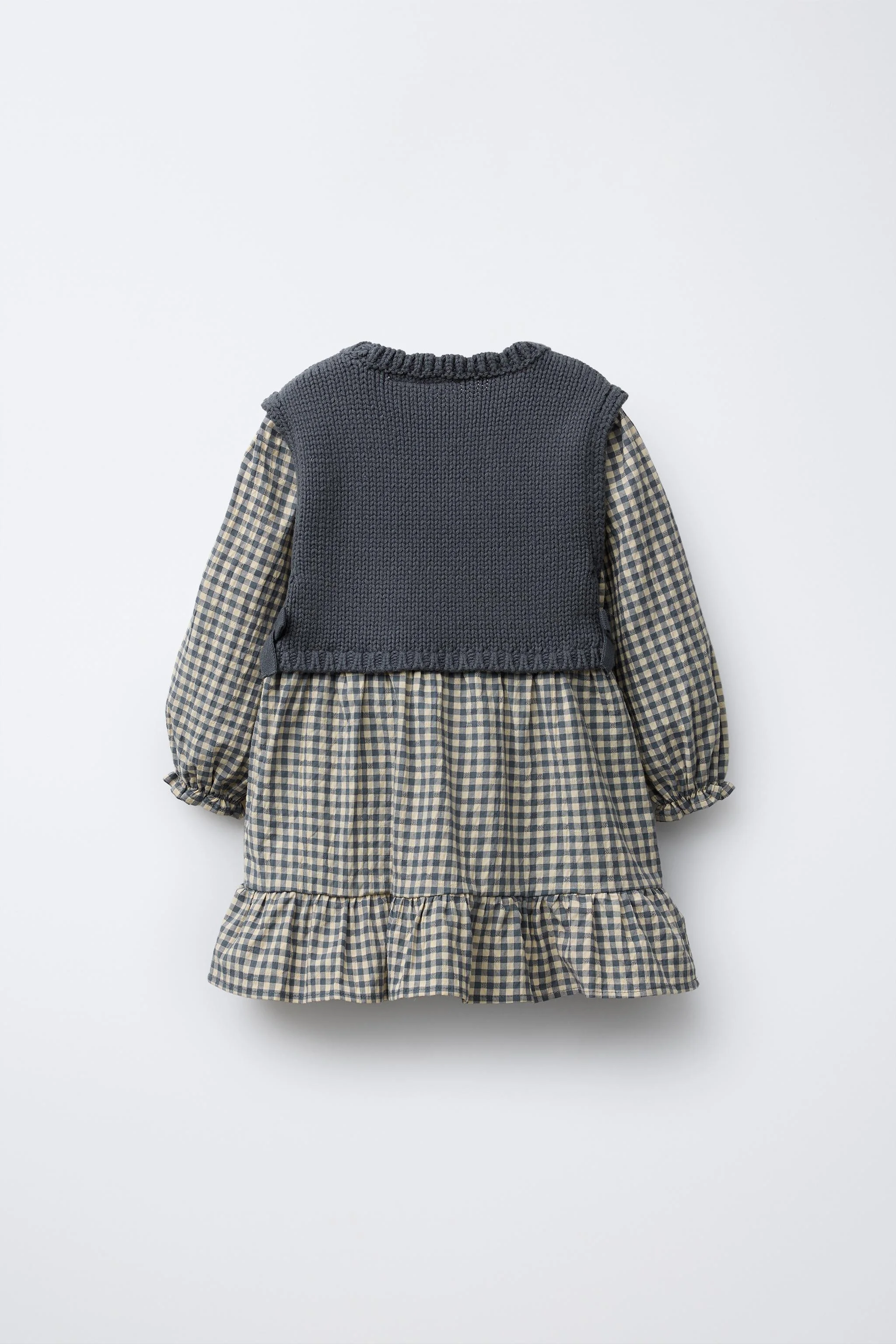 پیراهن چهارخانه با جلیقه بافتنی