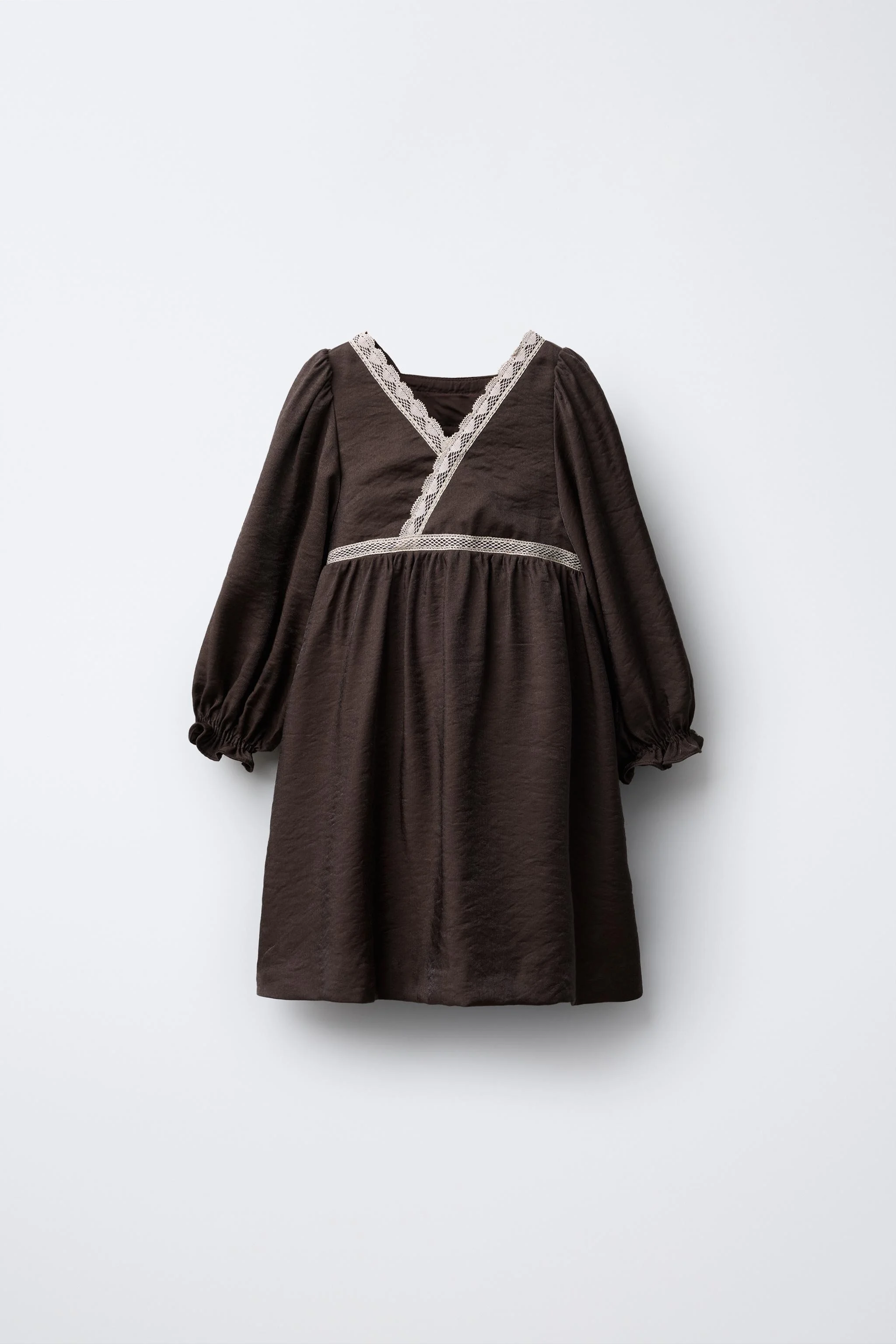 پیراهن ساتن با گیپور متضاد