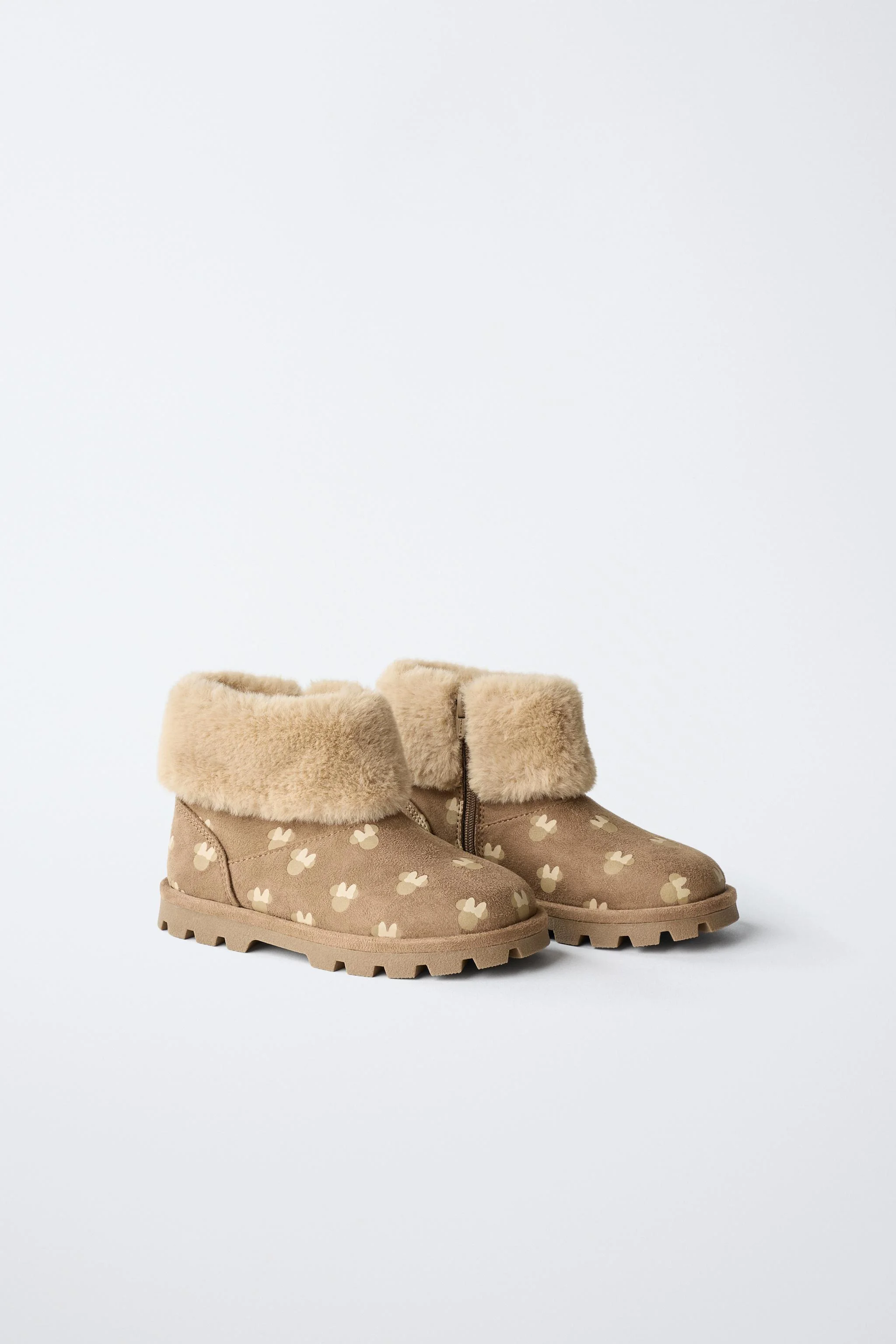 بوت های طرح مینی موس © دیزنی با آستر خز مصنوعی. دارای زیپ در قسمت کناری. کفی انعطاف پذیر. زیره لاستیکی. بوت های طرح مینی موس © دیزنی با آستر خز مصنوعی. دارای زیپ در قسمت کناری. کفی انعطاف پذیر. زیره لاستیکی.