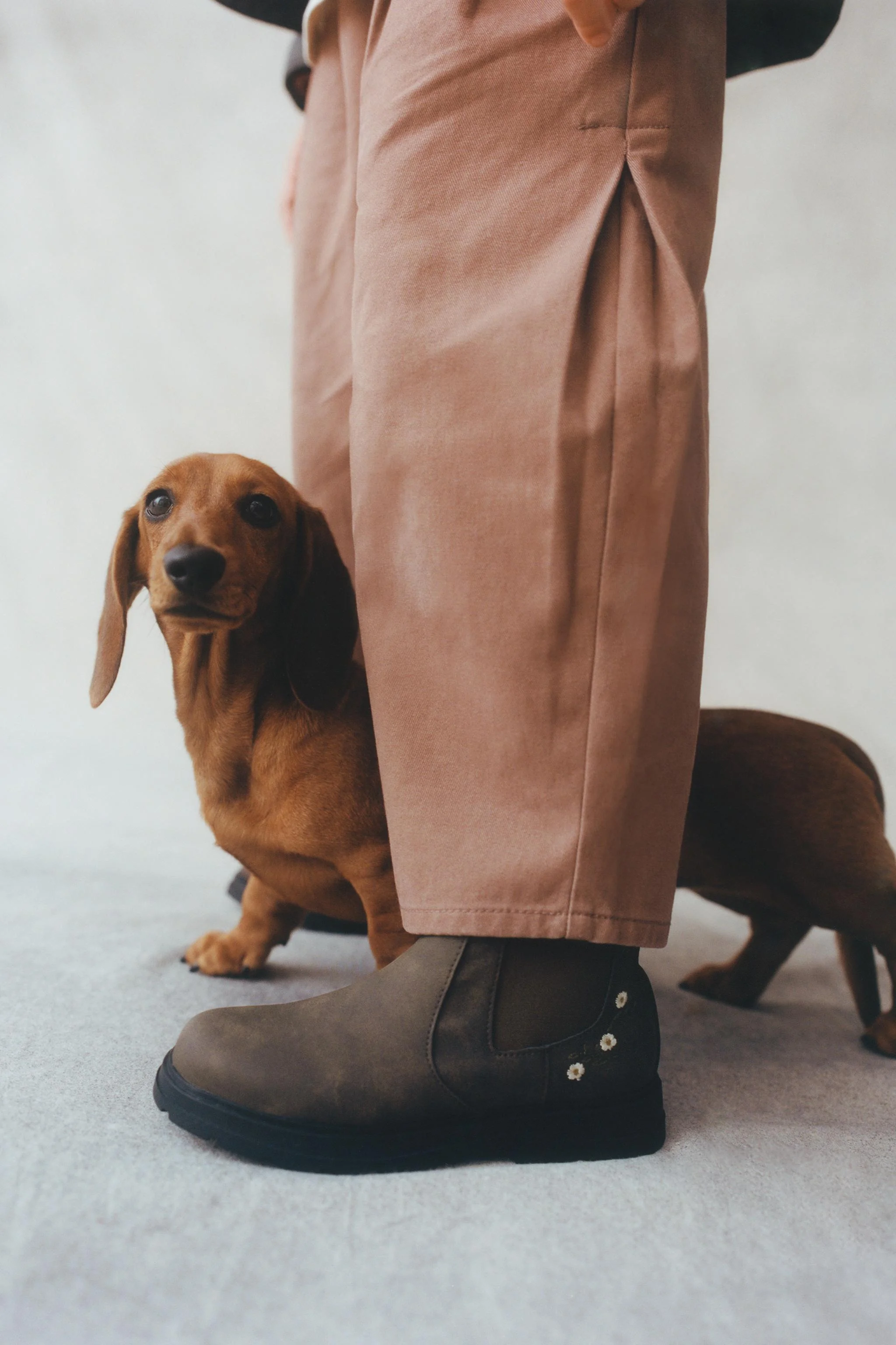 نیم بوت چلسی با طرح گل نیم بوت چلسی با طرح گل