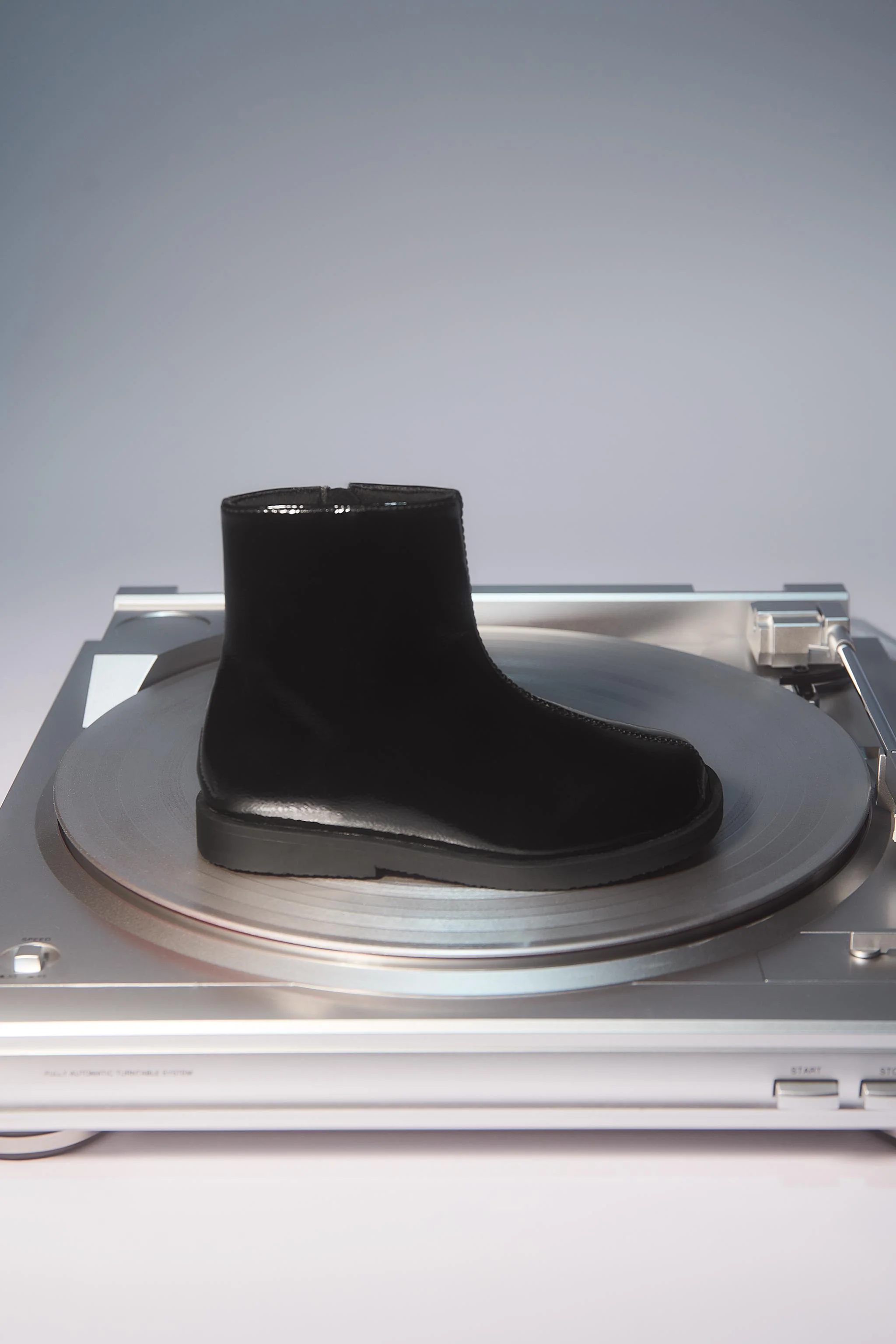 بوت های طرح چرم ورنی