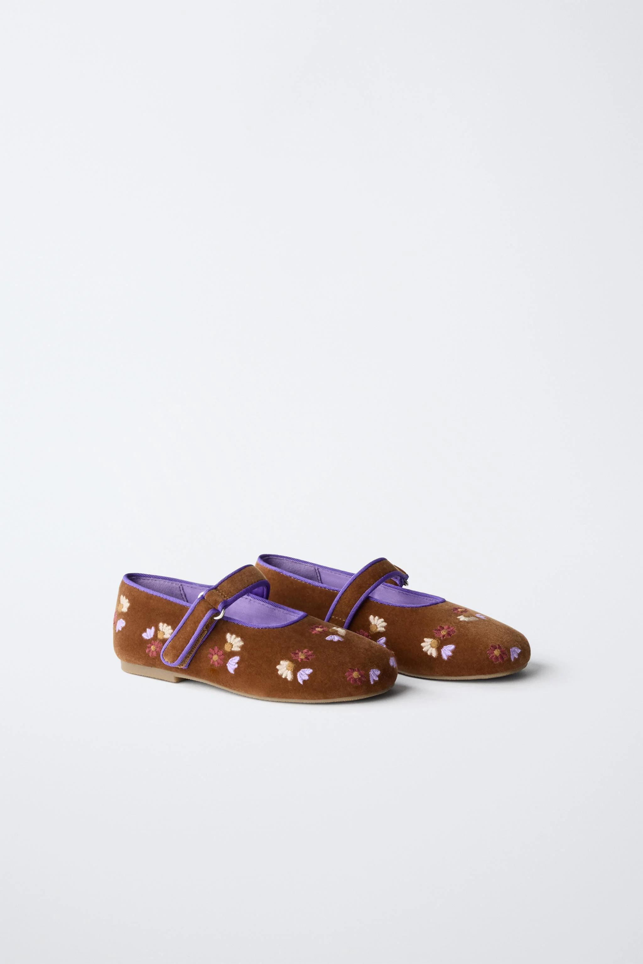 کفش باله گلدوزی شده