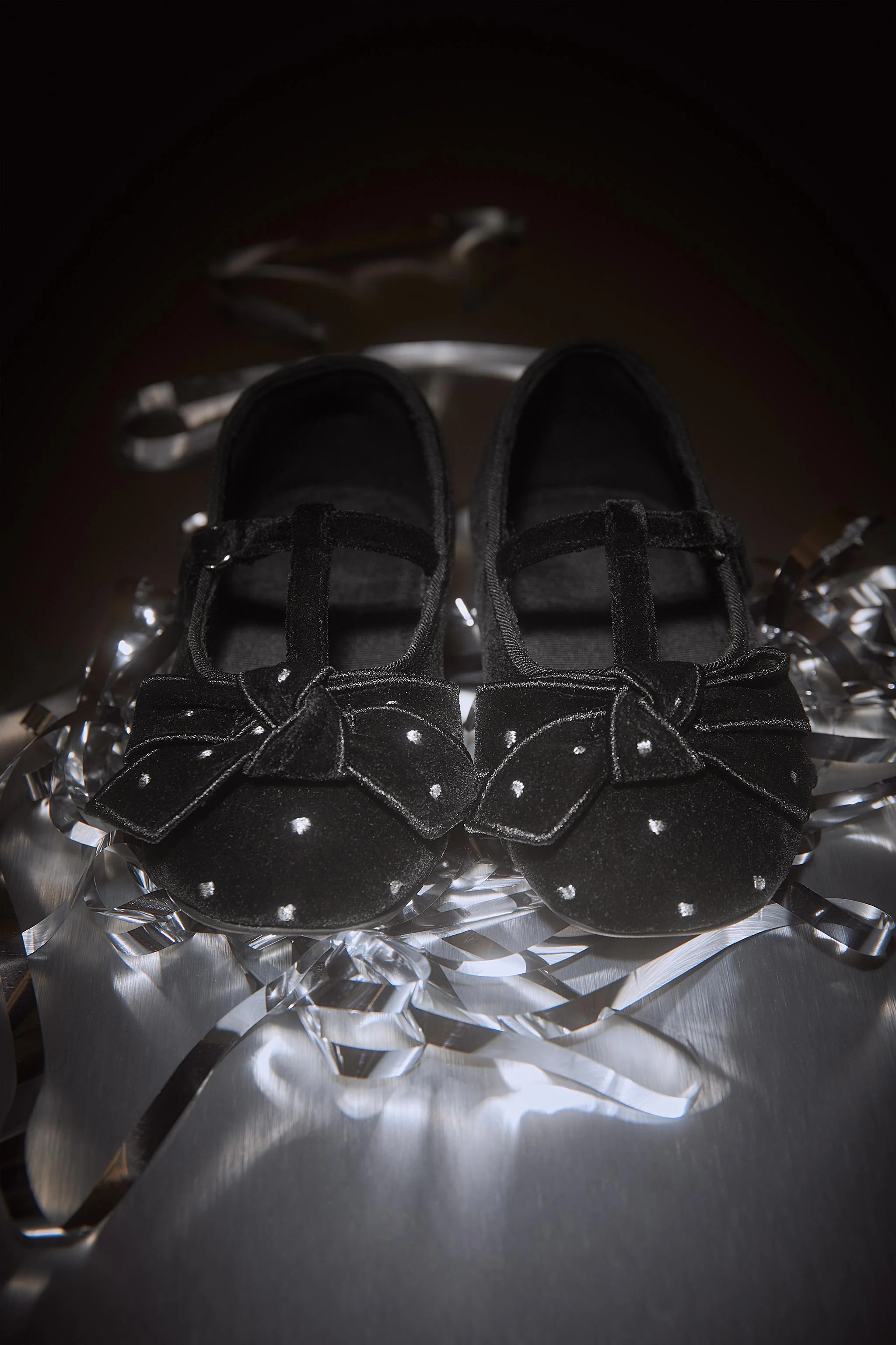 کفش باله تخت تی-بار مخملی با پاپیون کفش باله تخت تی-بار مخملی با پاپیون