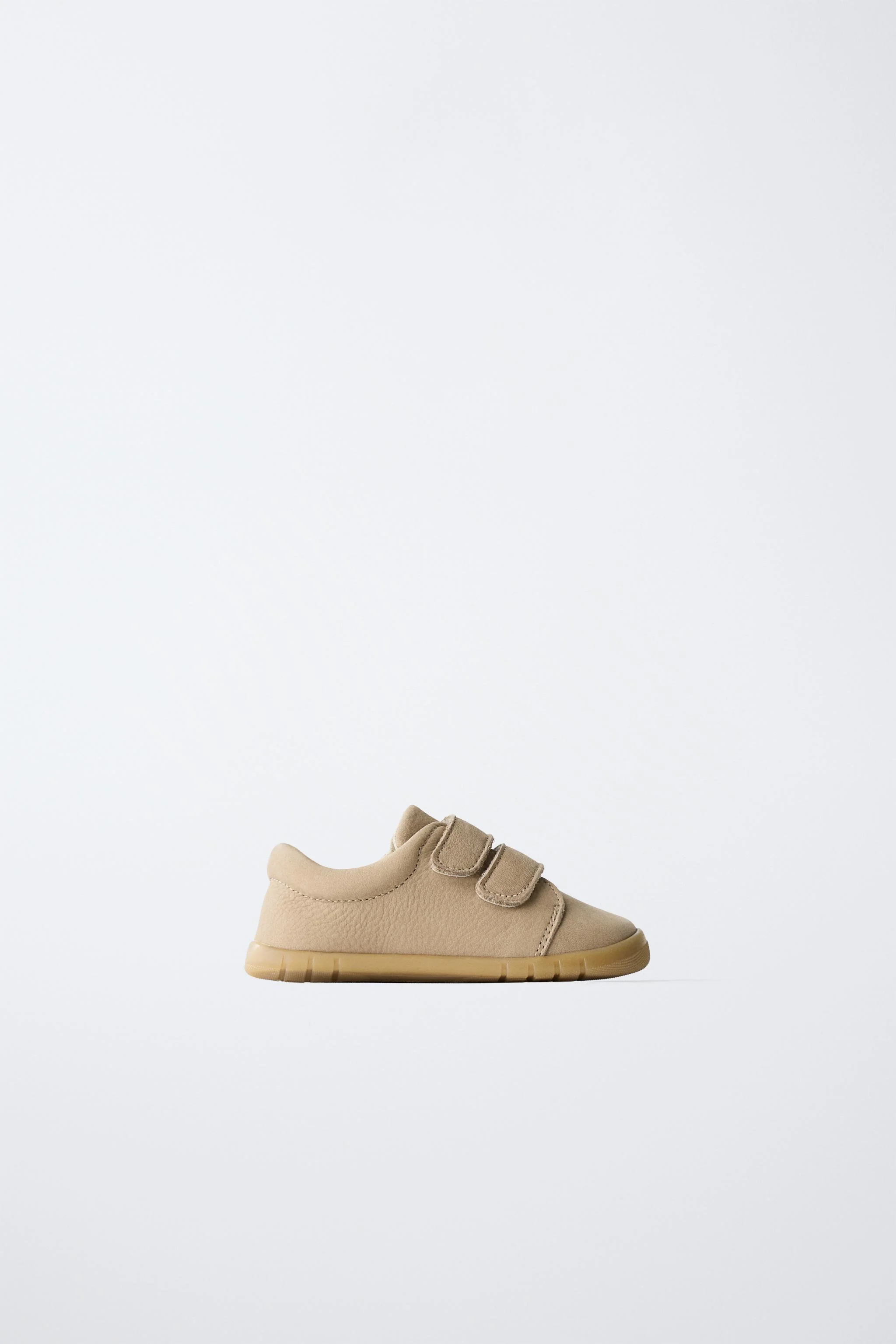 کفش های کتانی چرمی با زیره تخت