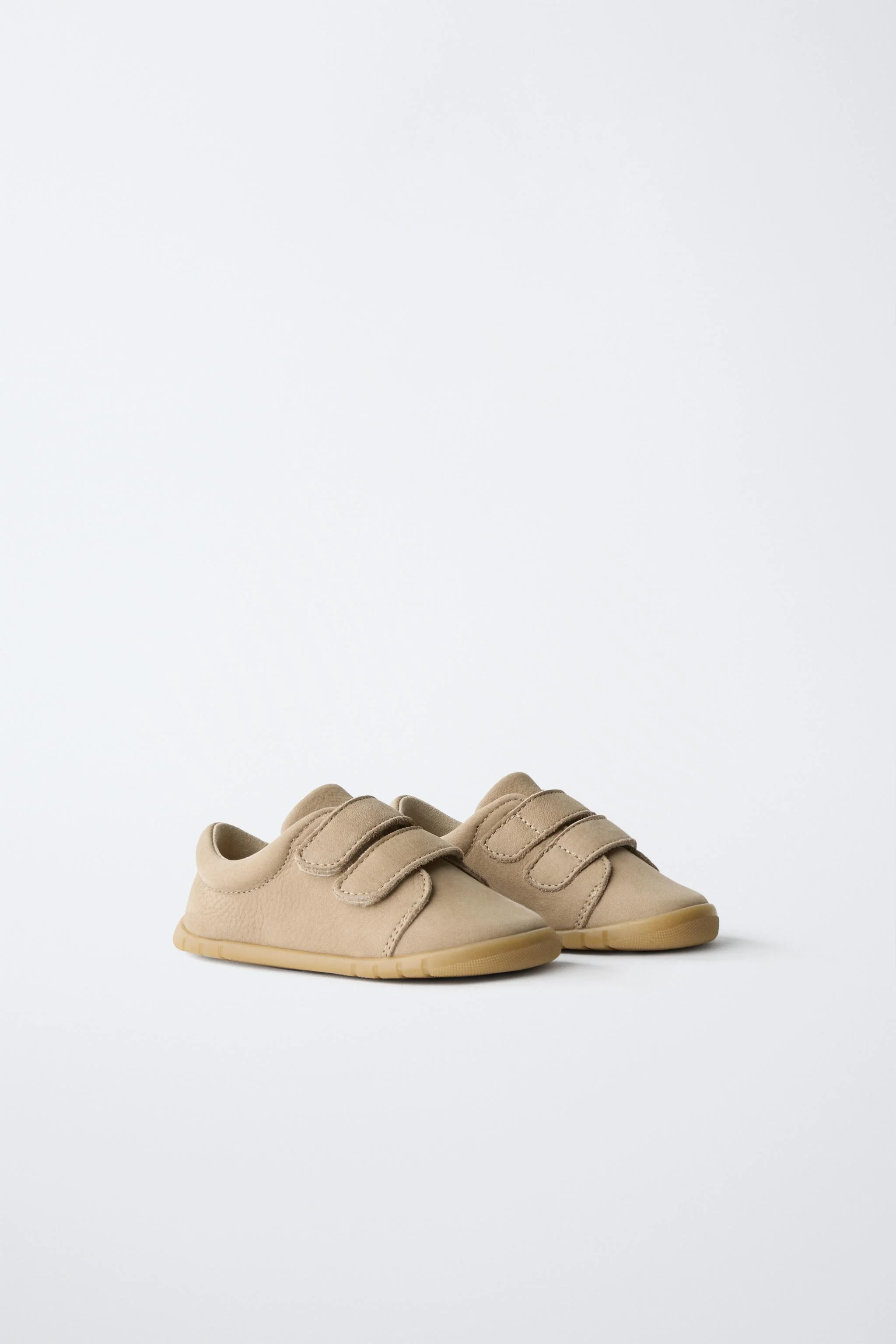 کفش های کتانی چرمی با زیره تخت