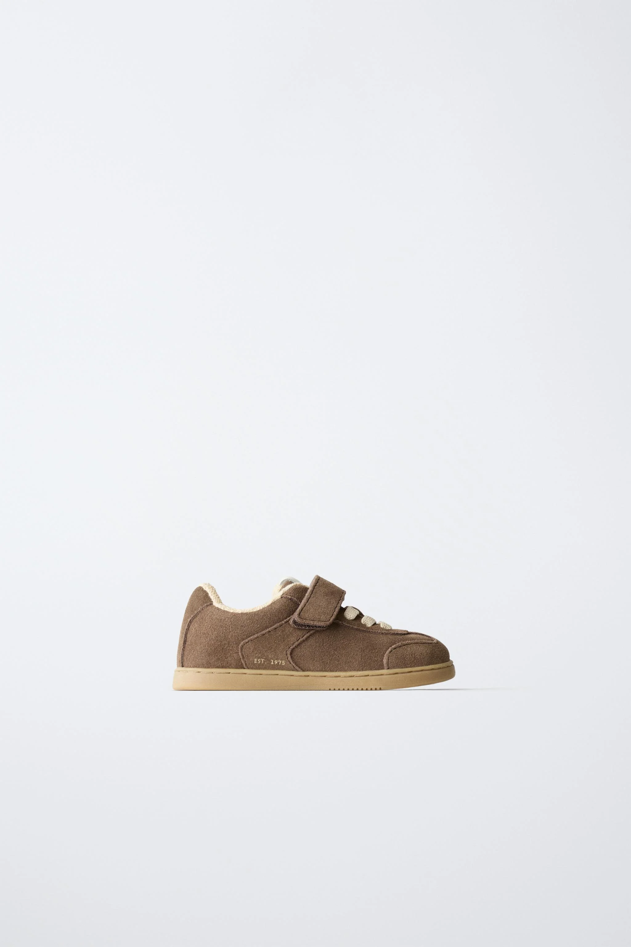 کفش‌های پارچه‌ای چرمی پا برهنه