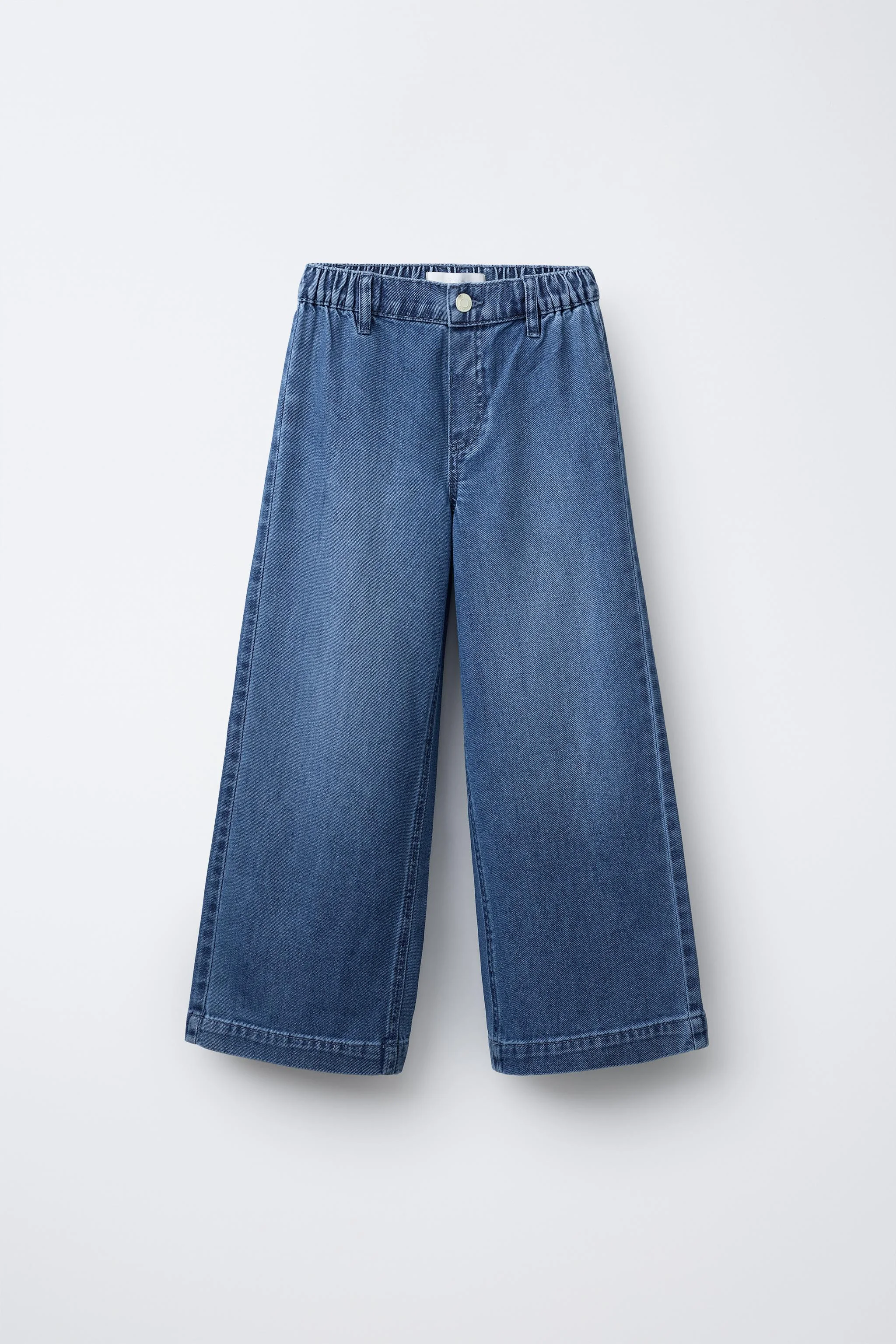 شلوار جین پا گشاد با کمر کشی و جلوی دکمه دار شلوار جین پا گشاد با کمر کشی و جلوی دکمه دار