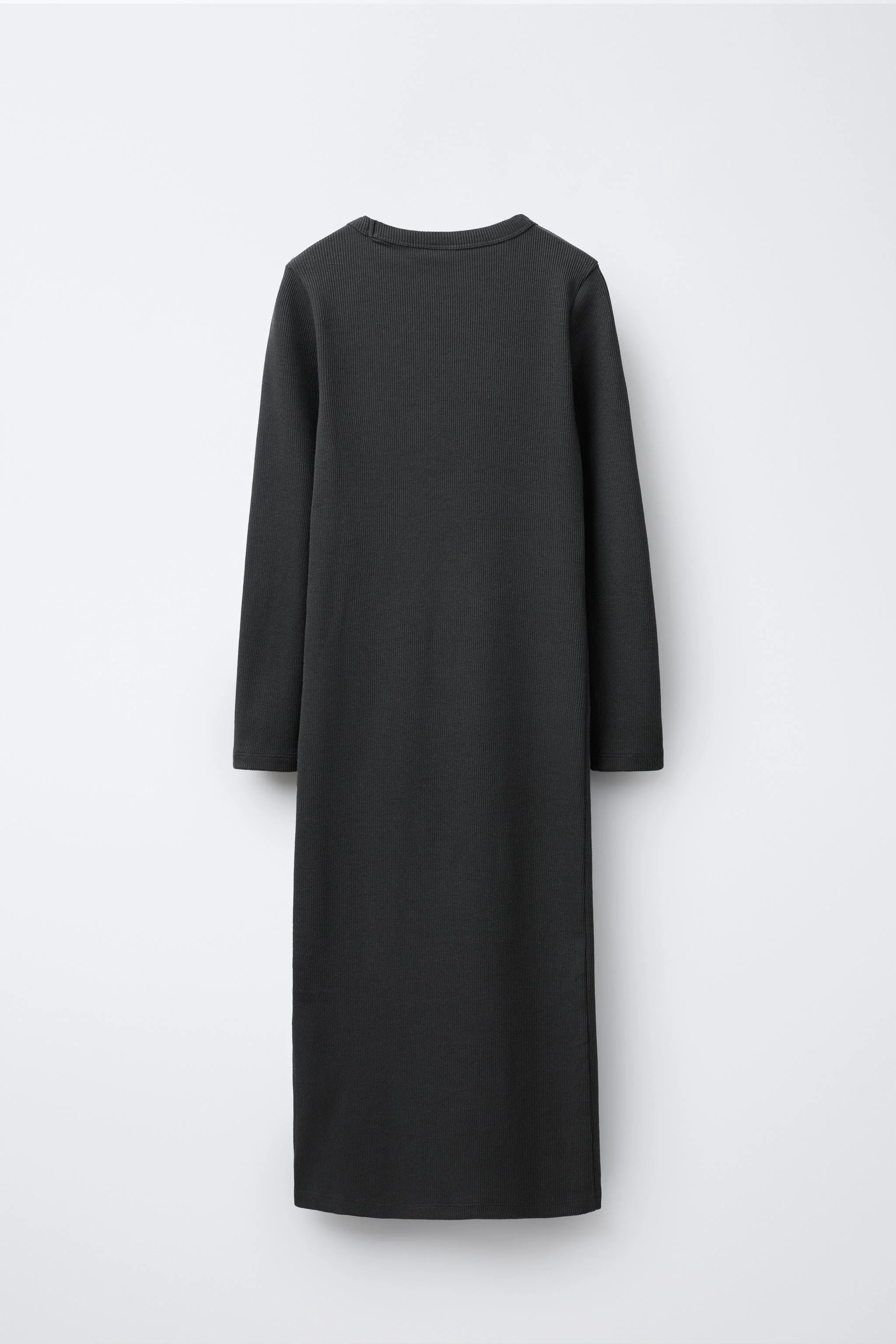 پیراهن بلند کبریتی با جزئیات نگین‌دار