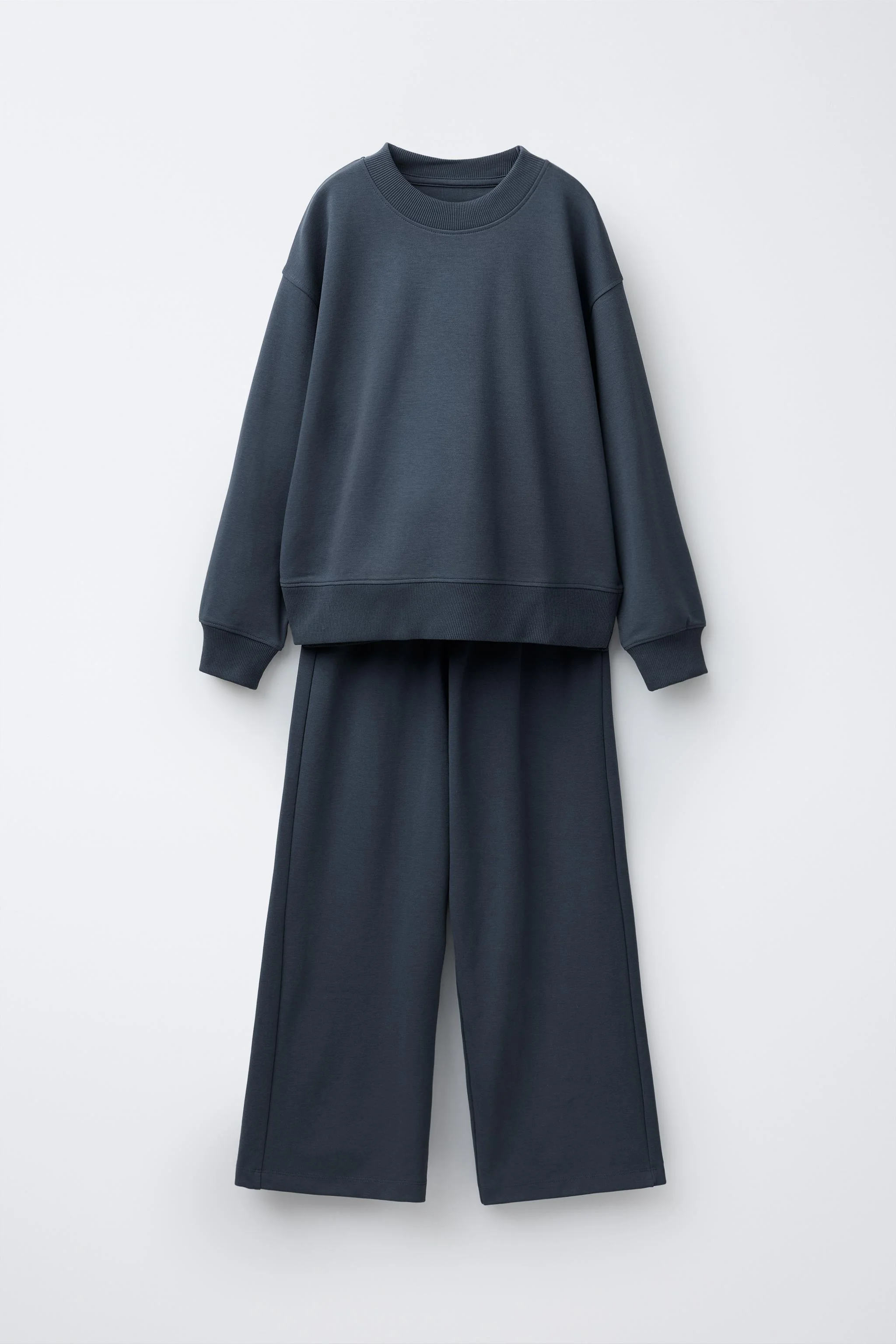 ست بلوز و شلوار مخمل کبریتی ساده با پاچه گشاد