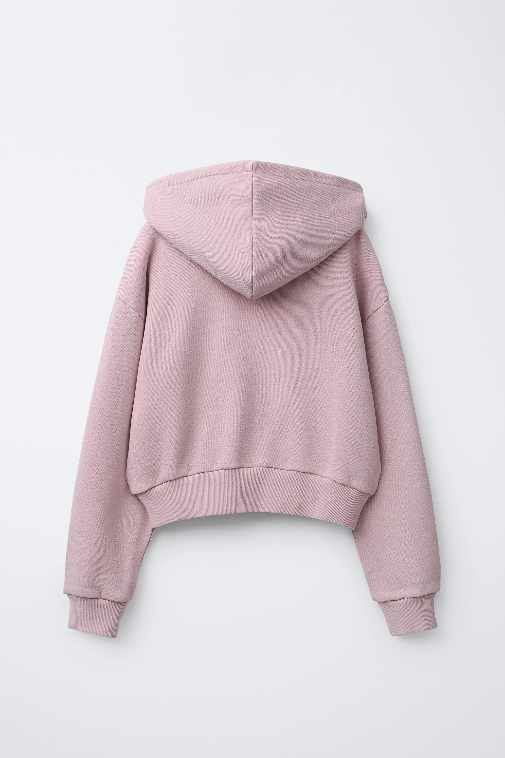 هودی آستین بلند. دارای لبه های کشبافت و بست زیپی در جلو. ساخته شده از 100% پنبه.