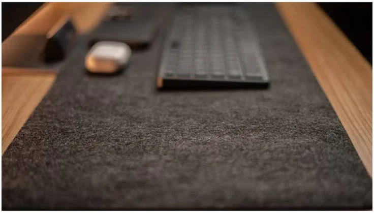 پد میز Blupebble Glide، ضد آب، پایه لاستیکی ضد لغزش، قابل رول شدن و حمل آسان، سطح بافت مات، سایز 80x30 سانتی متر، مشکی | BP-MPGLIDEDP-GY