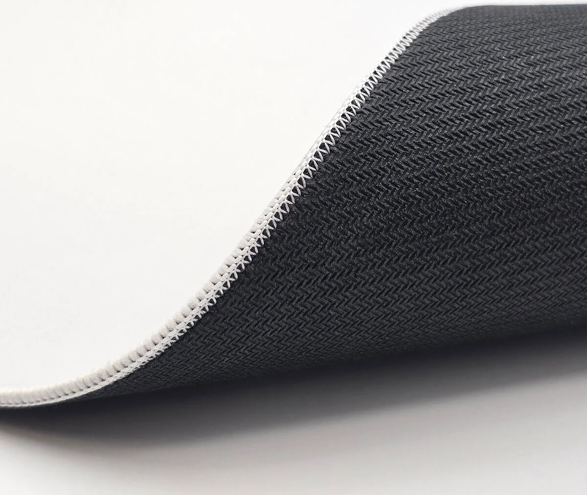 ماوس پد گیمینگ GamerTek، سایز XXL (900x400 میلی متر)، سطح کنترل با بافت، چسبندگی پایدار، ساخت ممتاز، ضخیم و راحت، سفید | 616985067695