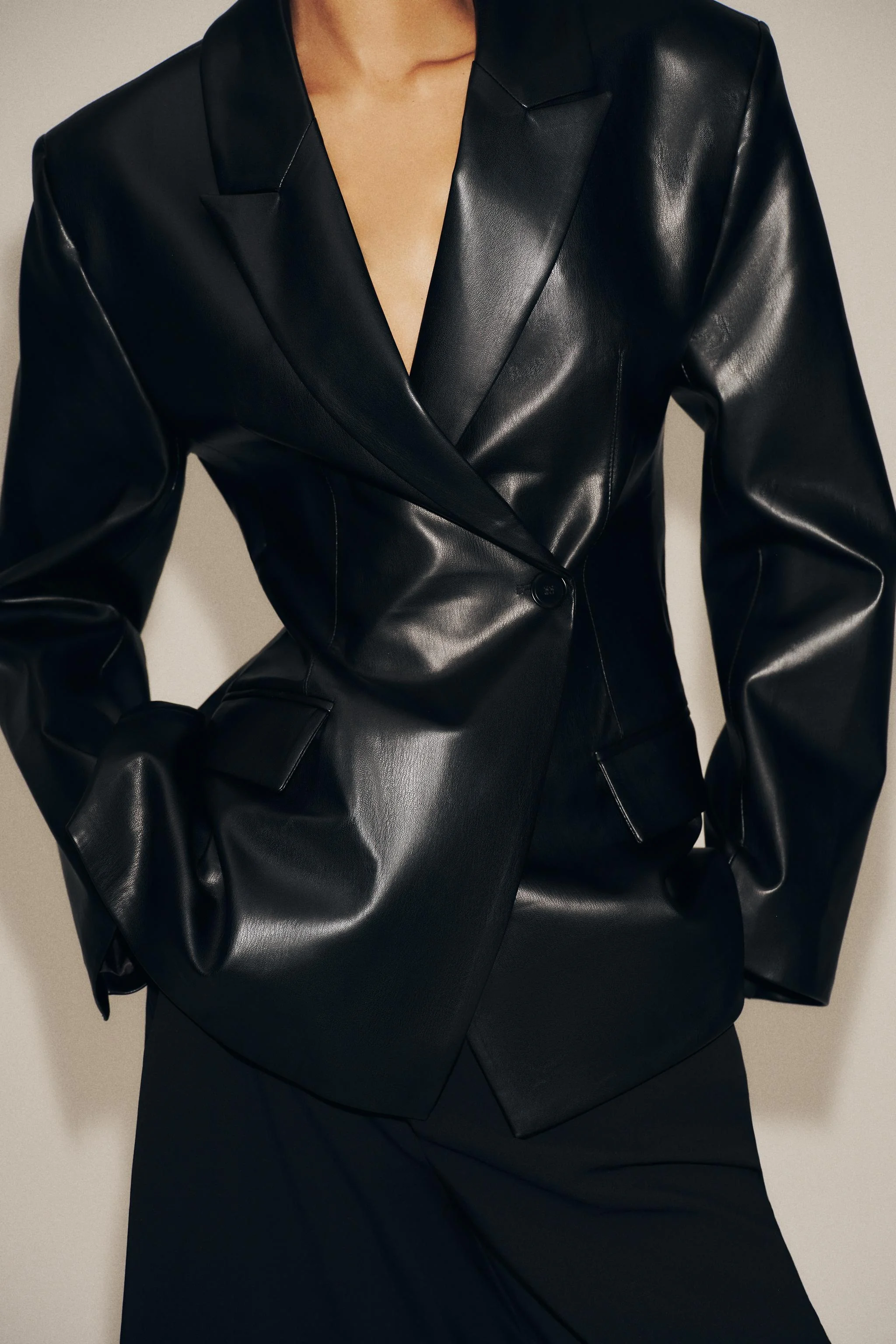 کت بلیزر چرم مصنوعی خوش دوخت کت بلیزر چرم مصنوعی خوش دوخت