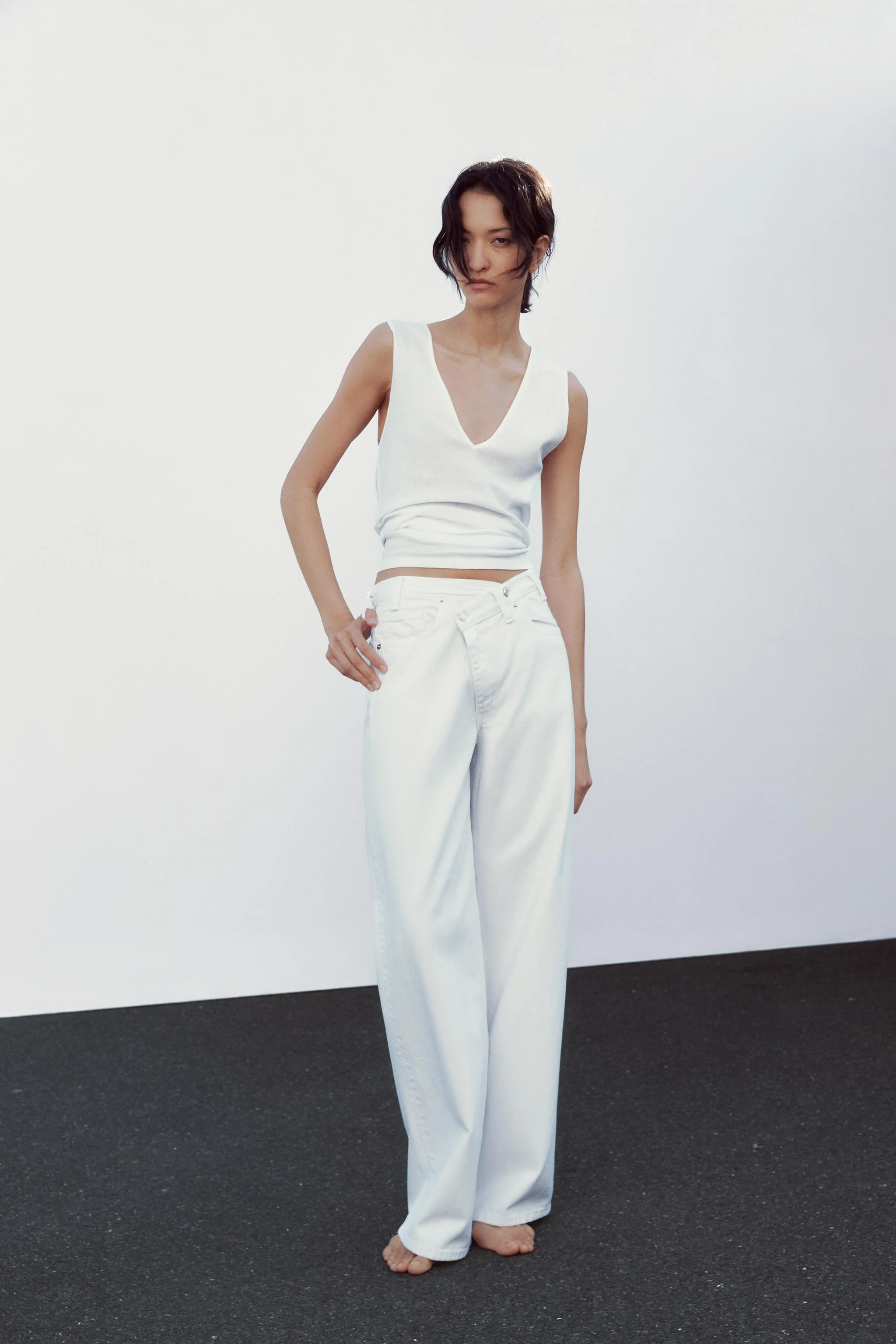 شلوار جین بلند فاق بلند TRF با پاچه گشاد و کمر ضربدری