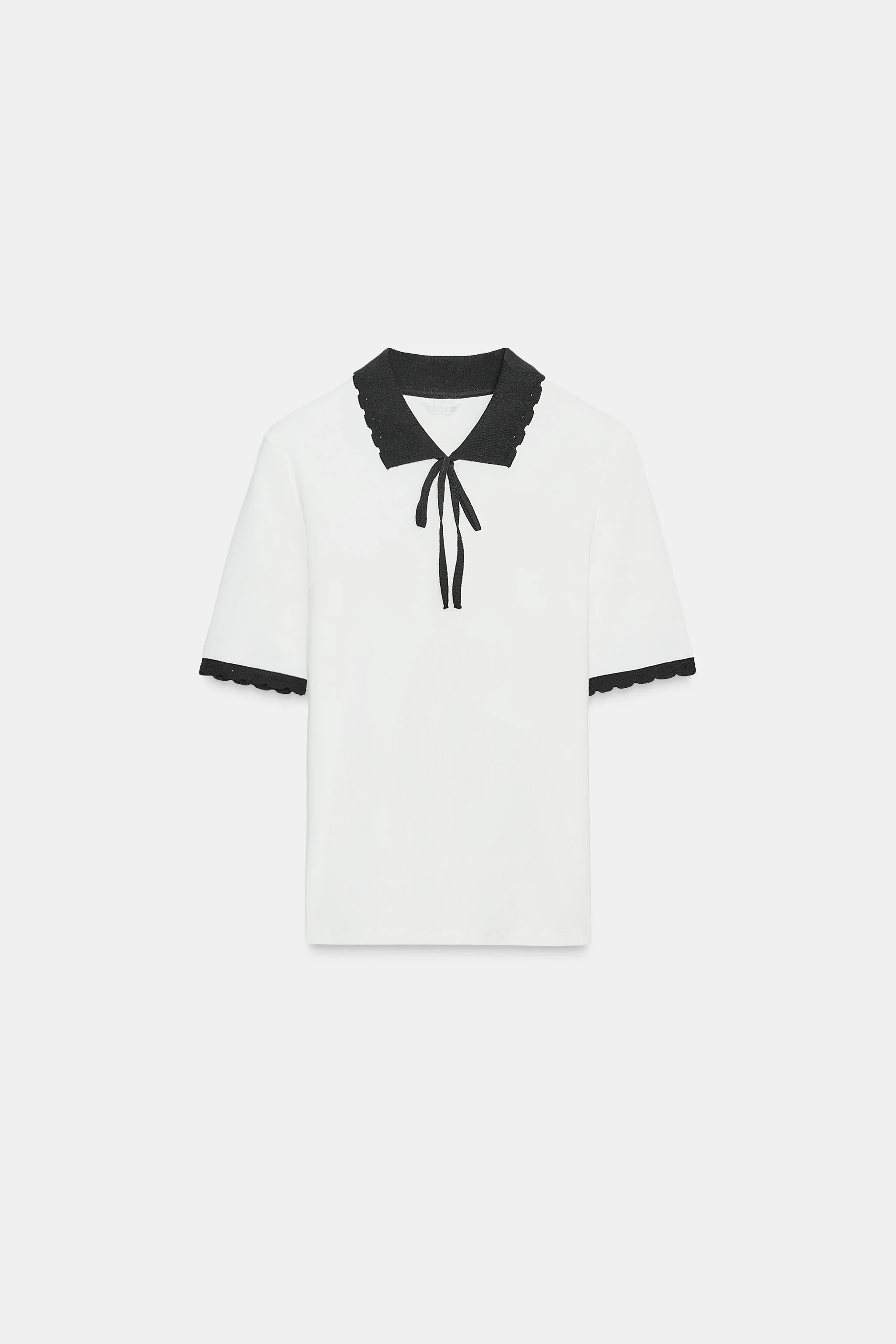 تی شرت یقه برگردان متضاد با پاپیون