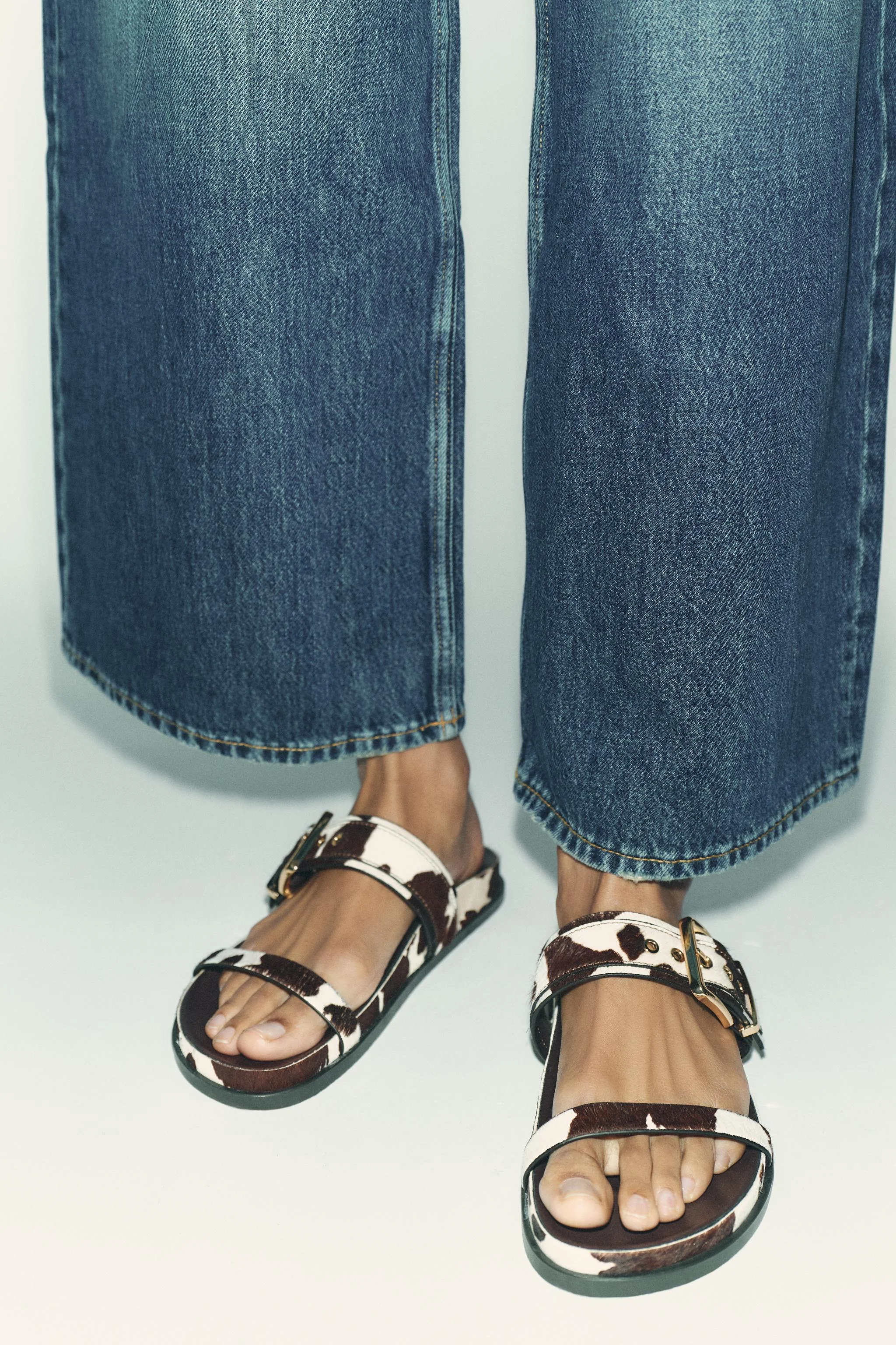 صندل چرمی با طرح حیوانات