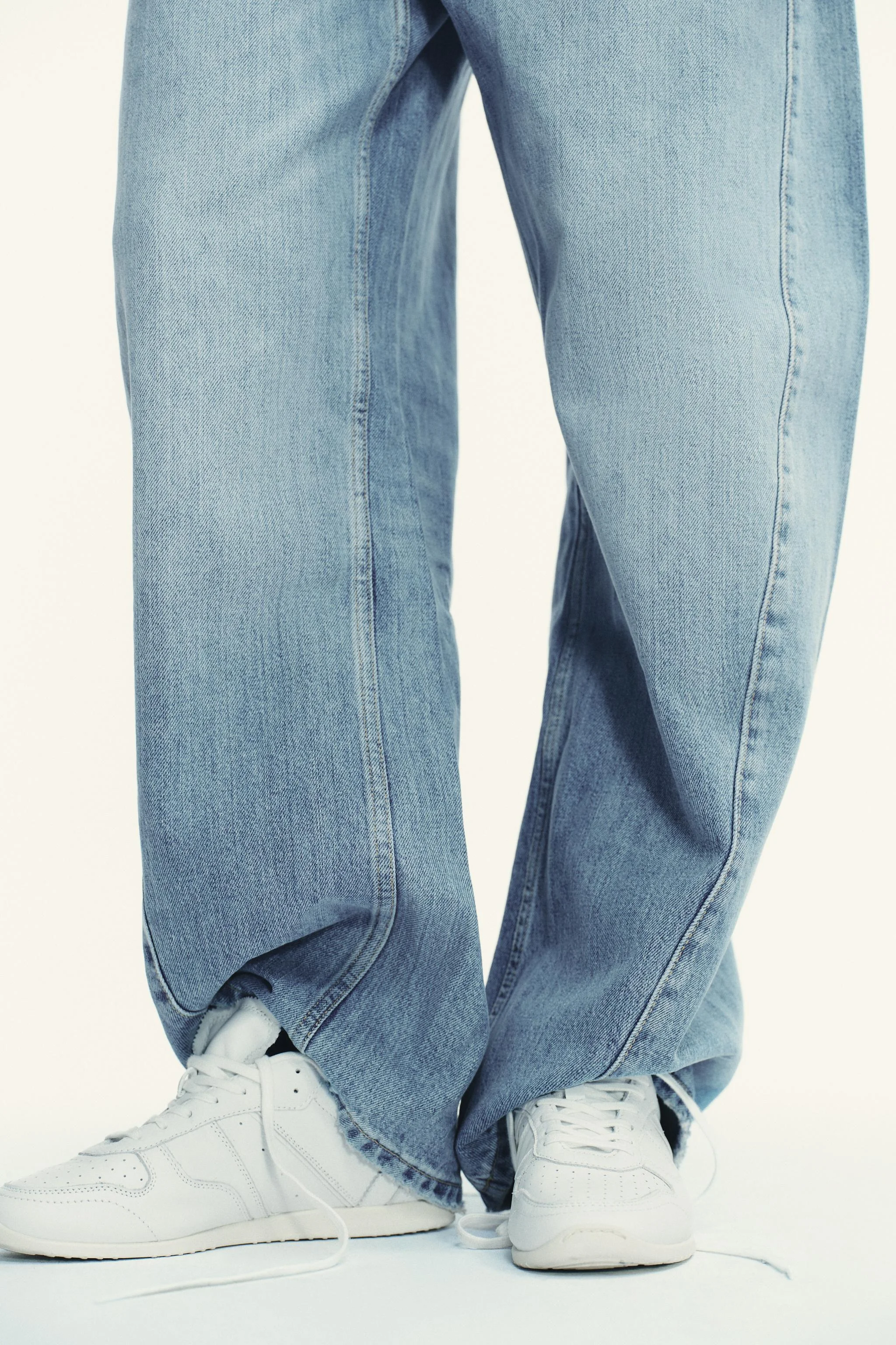 کفش ورزشی چرمی