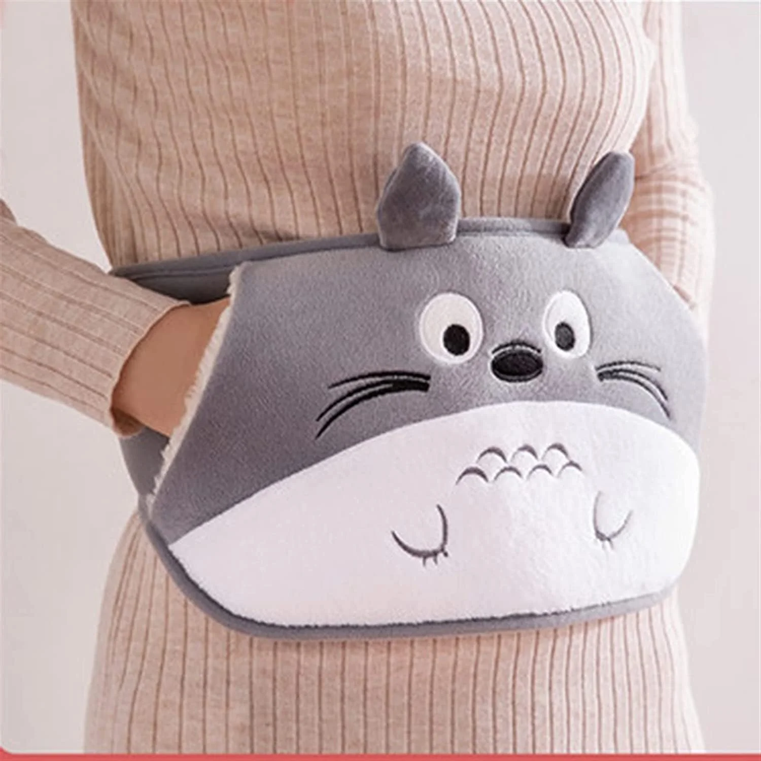 کیسه آب گرم زومیدیه با روکش گرم کننده کمر و دست مخملی نرم، کیسه آب گرم کارتونی 1 لیتری برای تسکین درد گردن، کمر، شانه و پا، گرم کننده کمر (1 لیتر با روکش کمر) کیسه آب گرم زومیدیه با روکش گرم کننده کمر و دست مخملی نرم، کیسه آب گرم کارتونی 1 لیتری برای تسکین درد گردن، کمر، شانه و پا، گرم کننده کمر (1 لیتر با روکش کمر)