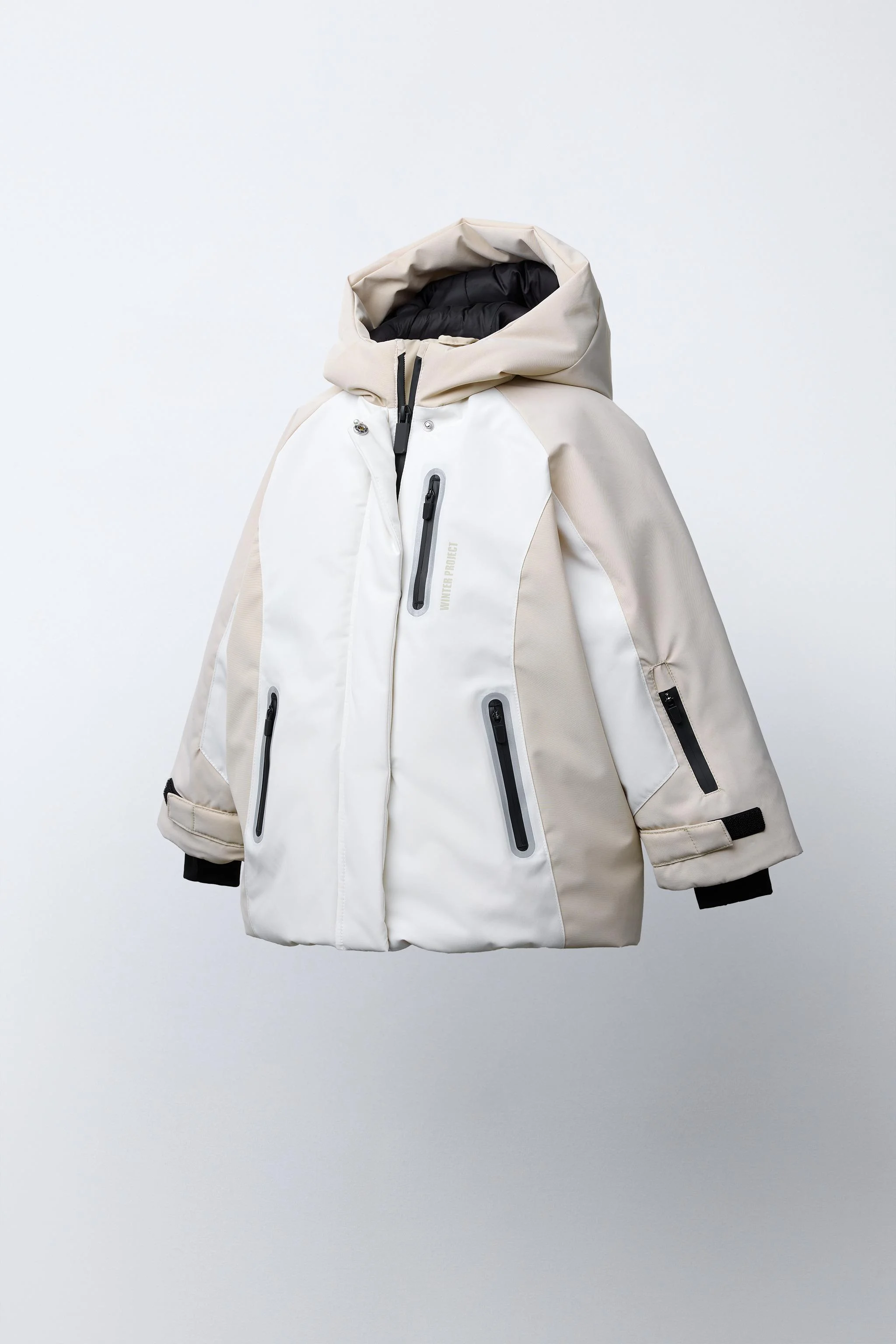 ژاکت ضد آب و ضد باد با رنگ‌های ترکیبی