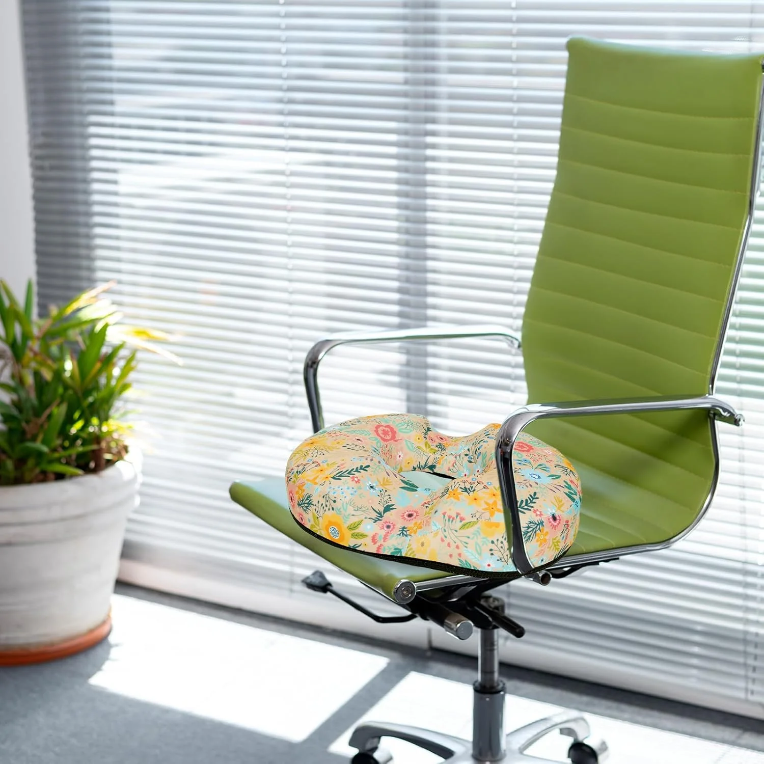 بالشتک دوناتی طرح گل برای تسکین درد دنبالچه و هموروئید - بالشتک صندلی اداری طرح گل برای نشستن طولانی مدت - بالشتک صندلی خودرو مموری فوم برای تسکین فشار و درد