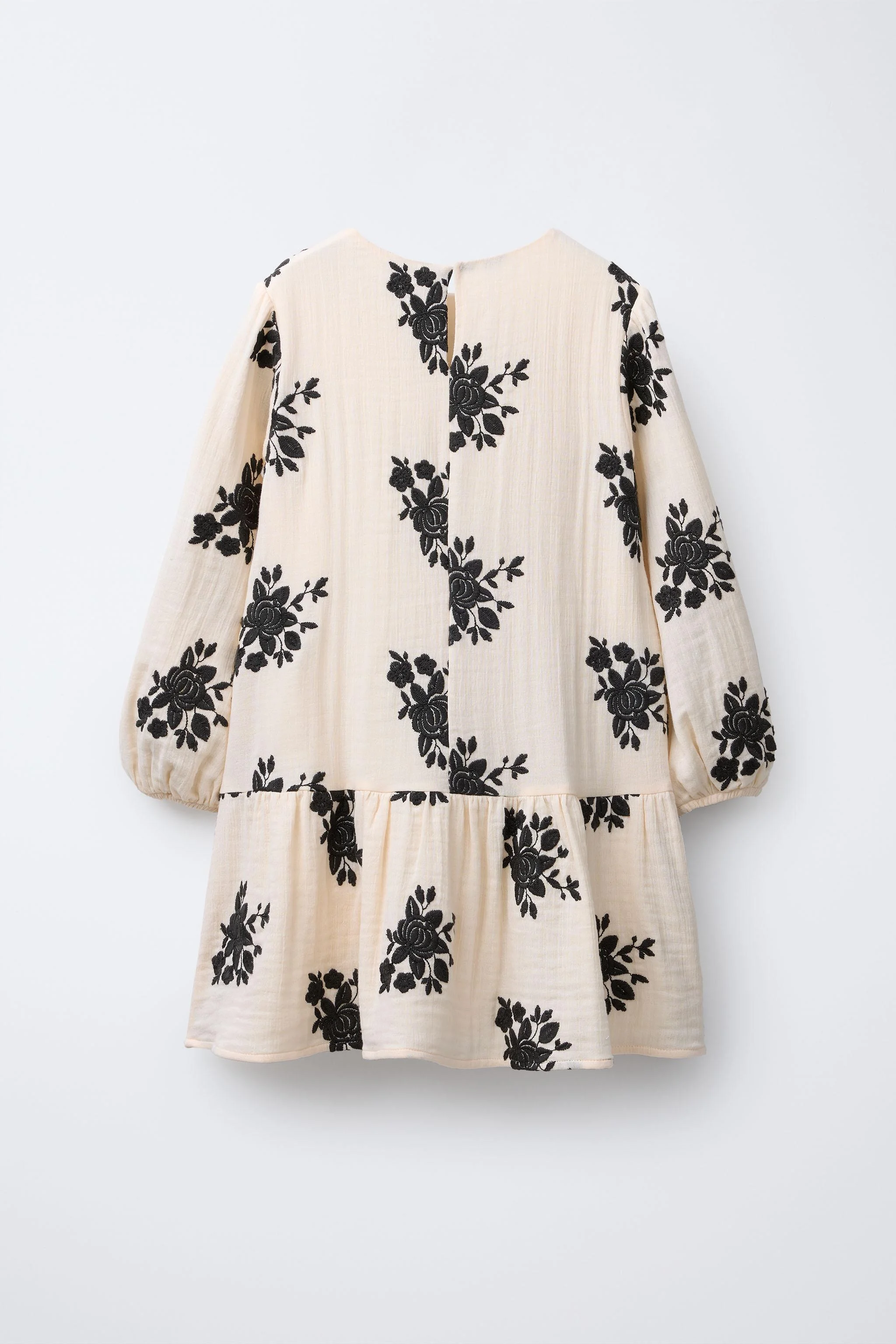 پیراهن گلدوزی شده با طرح گل