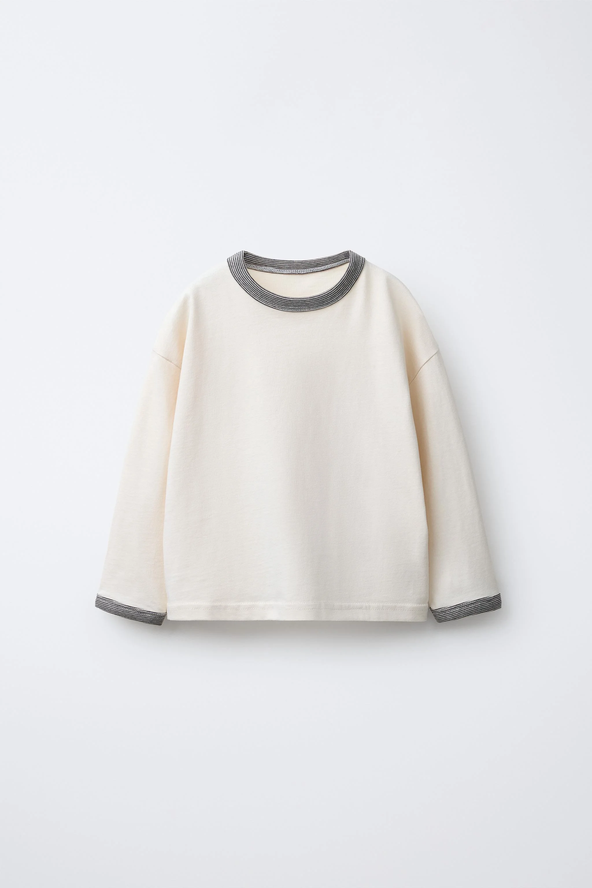 بسته دو عددی تی شرت با حاشیه متضاد