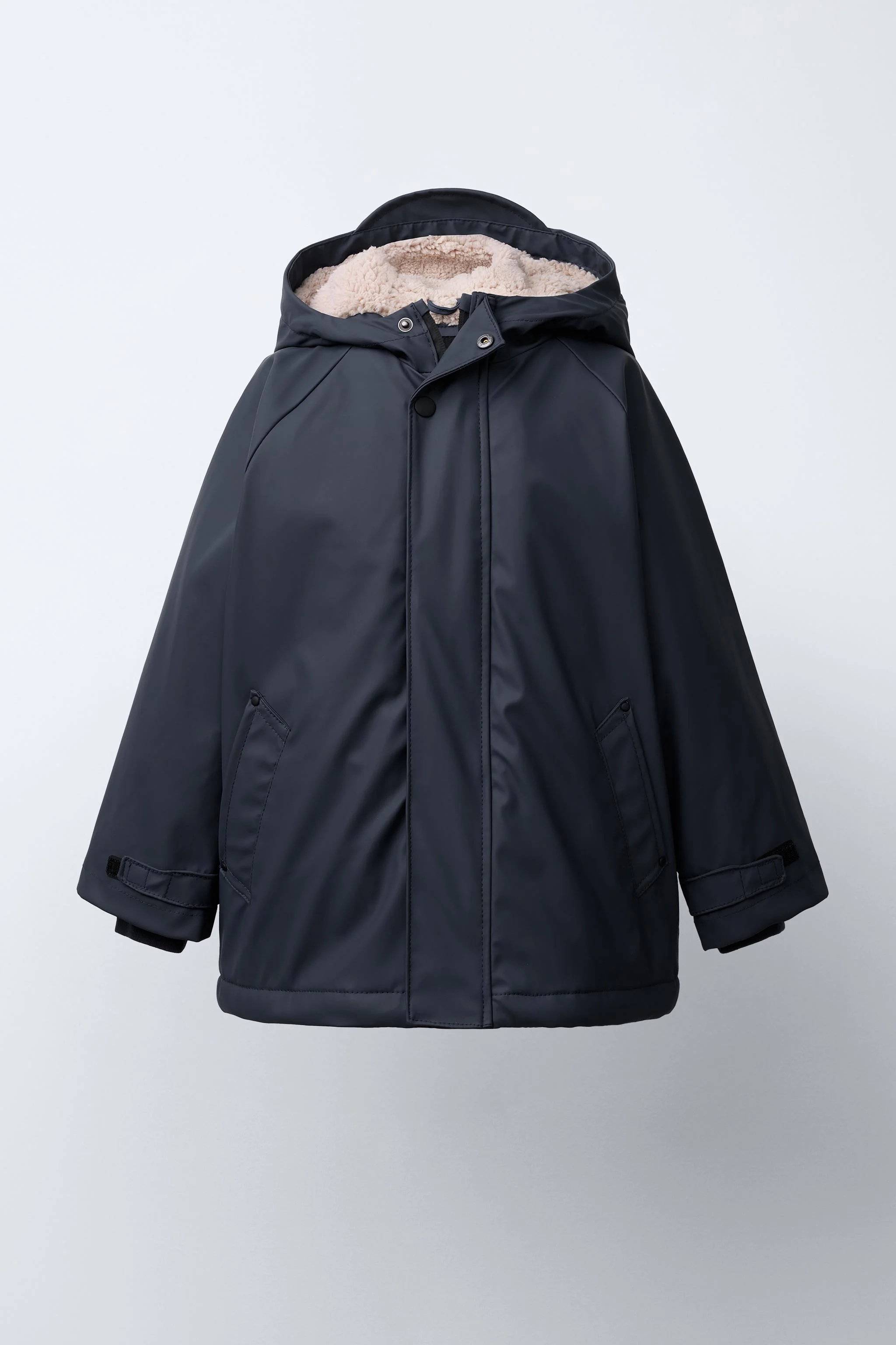 بارانی با روکش لاستیکی و ضد آب با آستر طرح پوست بره بارانی با روکش لاستیکی و ضد آب با آستر طرح پوست بره