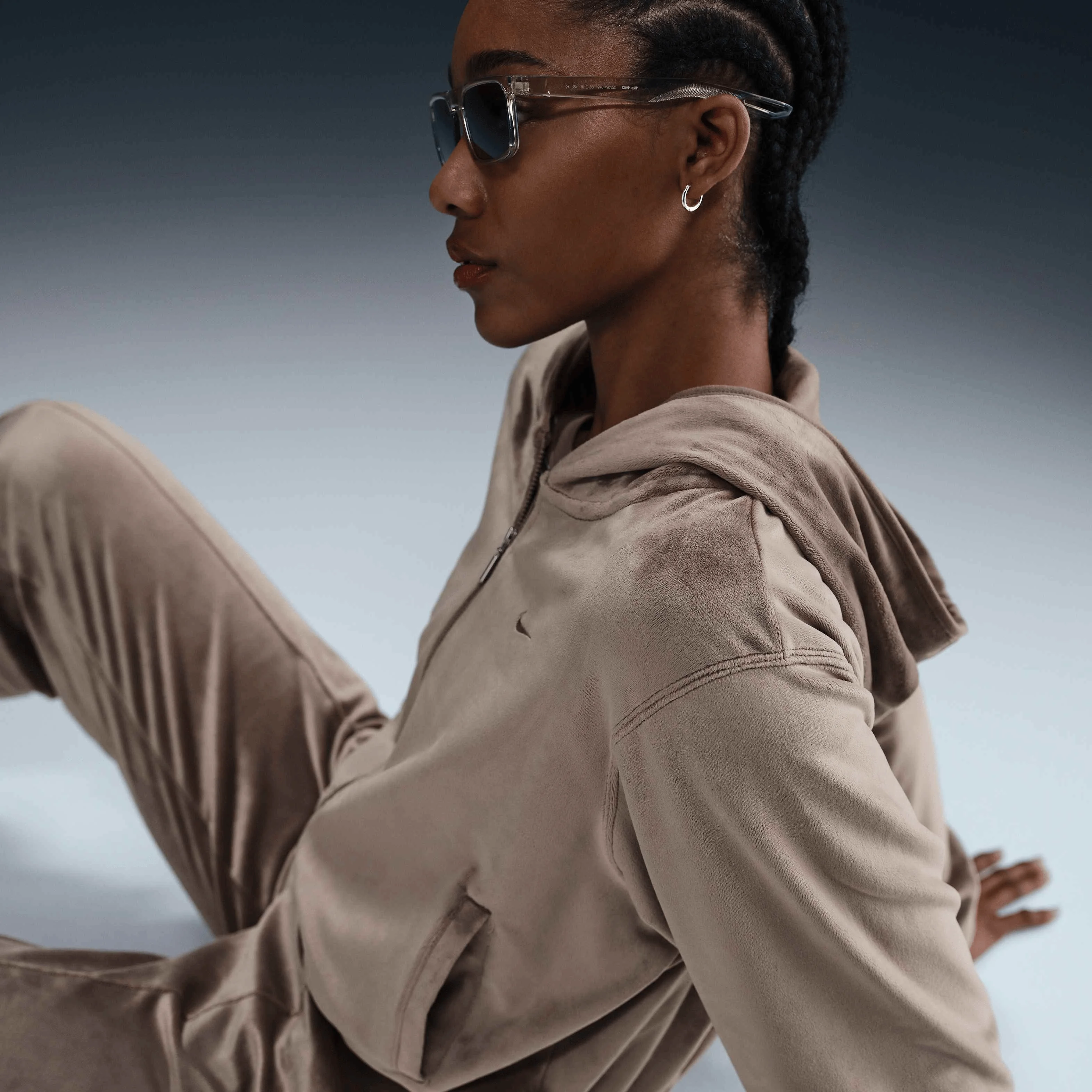 هودی زیپ‌دار زنانه نایکی اسپرتس ویر چیل نیت با پارچه ولوور نرم و مدل آزاد