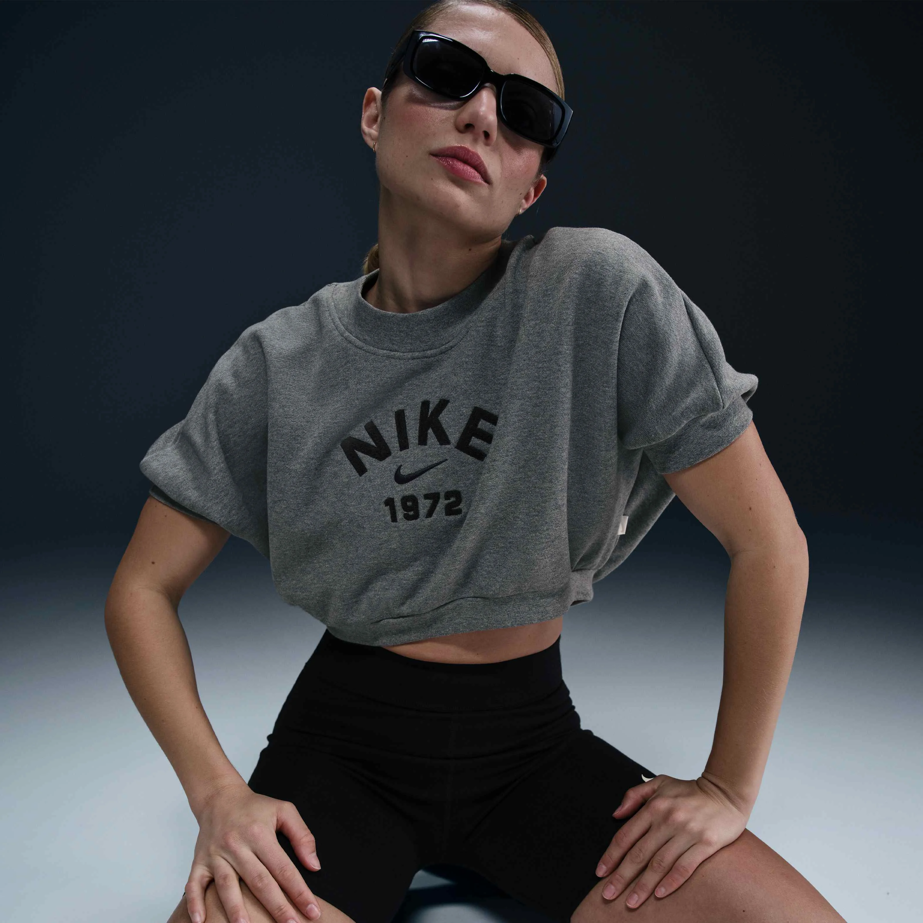تاپ نیم تنه آستین کوتاه زنانه نایکی Sportswear Collection با یقه گرد و جنس فرنچ تری