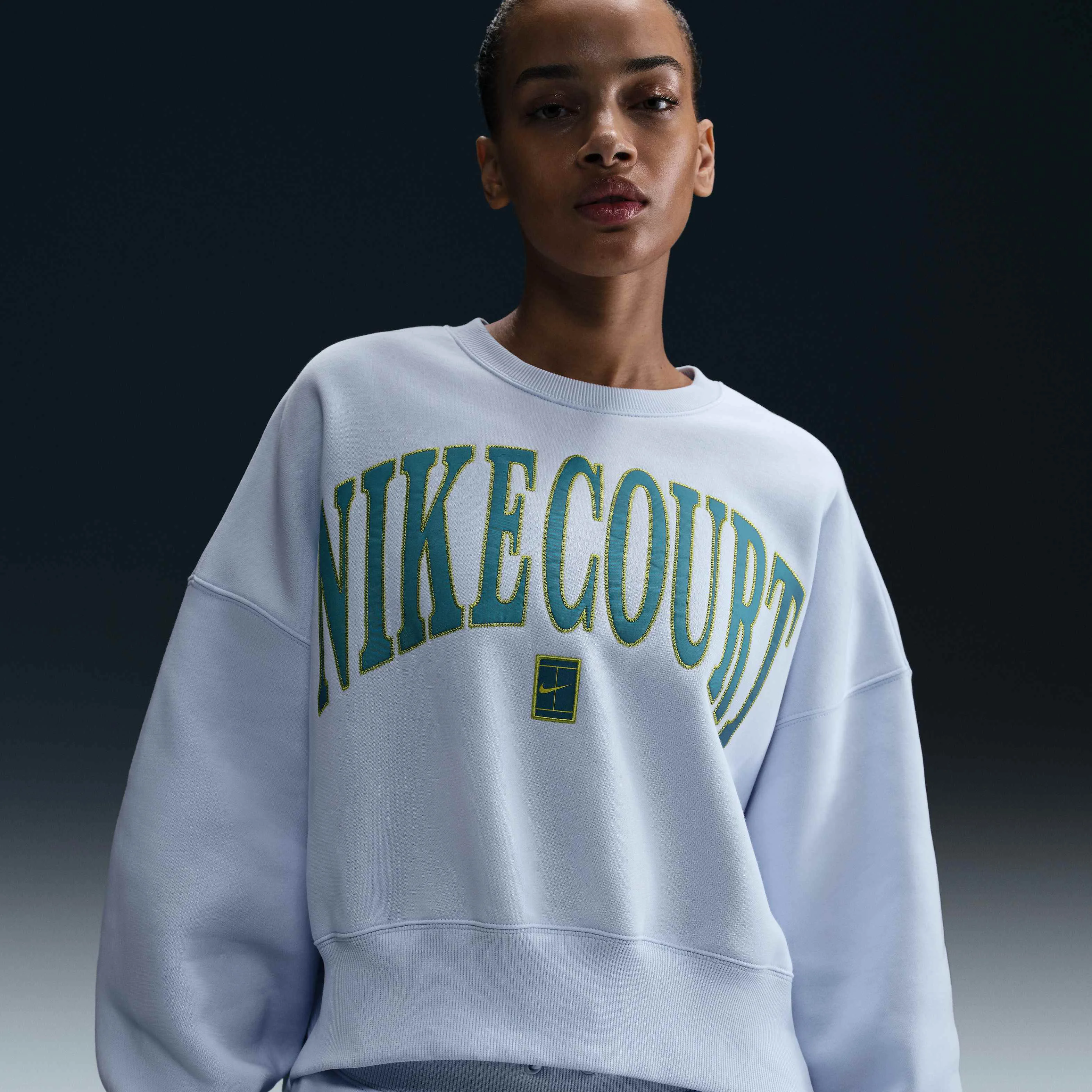 سویشرت تنیس یقه گرد زنانه NikeCourt Phoenix Fleece با سایز بزرگ