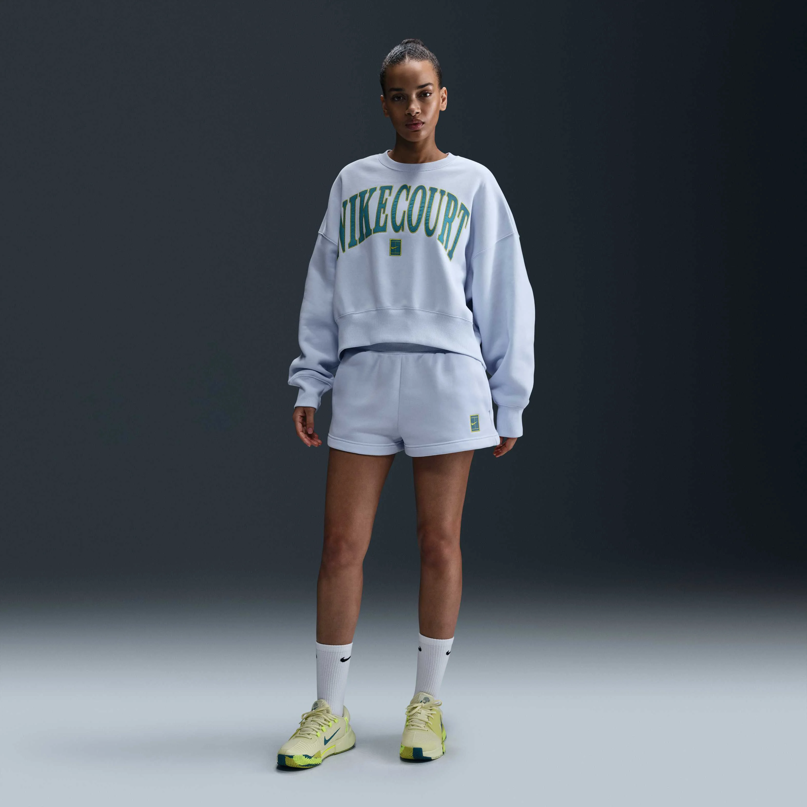 سویشرت تنیس یقه گرد زنانه NikeCourt Phoenix Fleece با سایز بزرگ