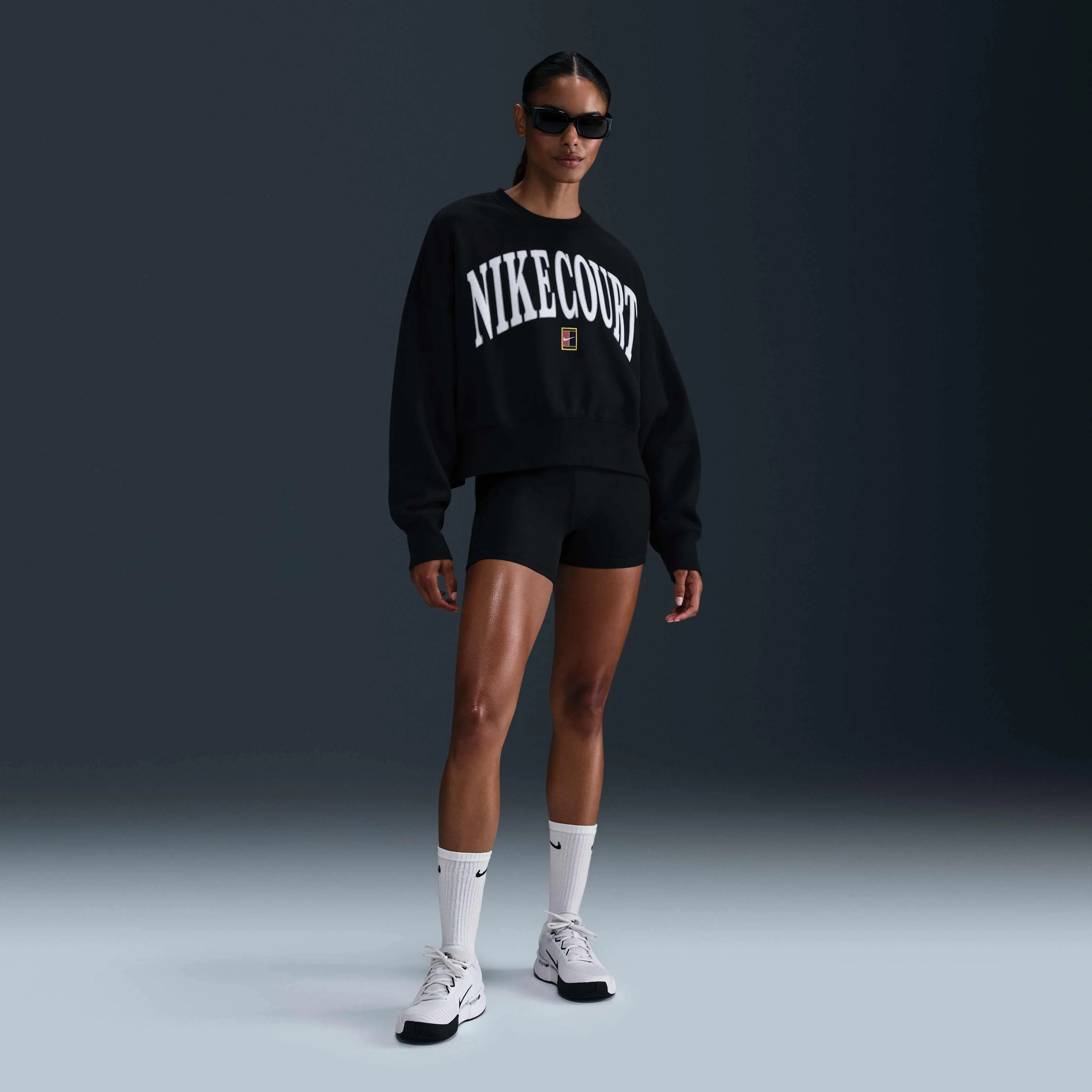 سویشرت تنیس یقه گرد زنانه NikeCourt Phoenix Fleece با سایز بزرگ
