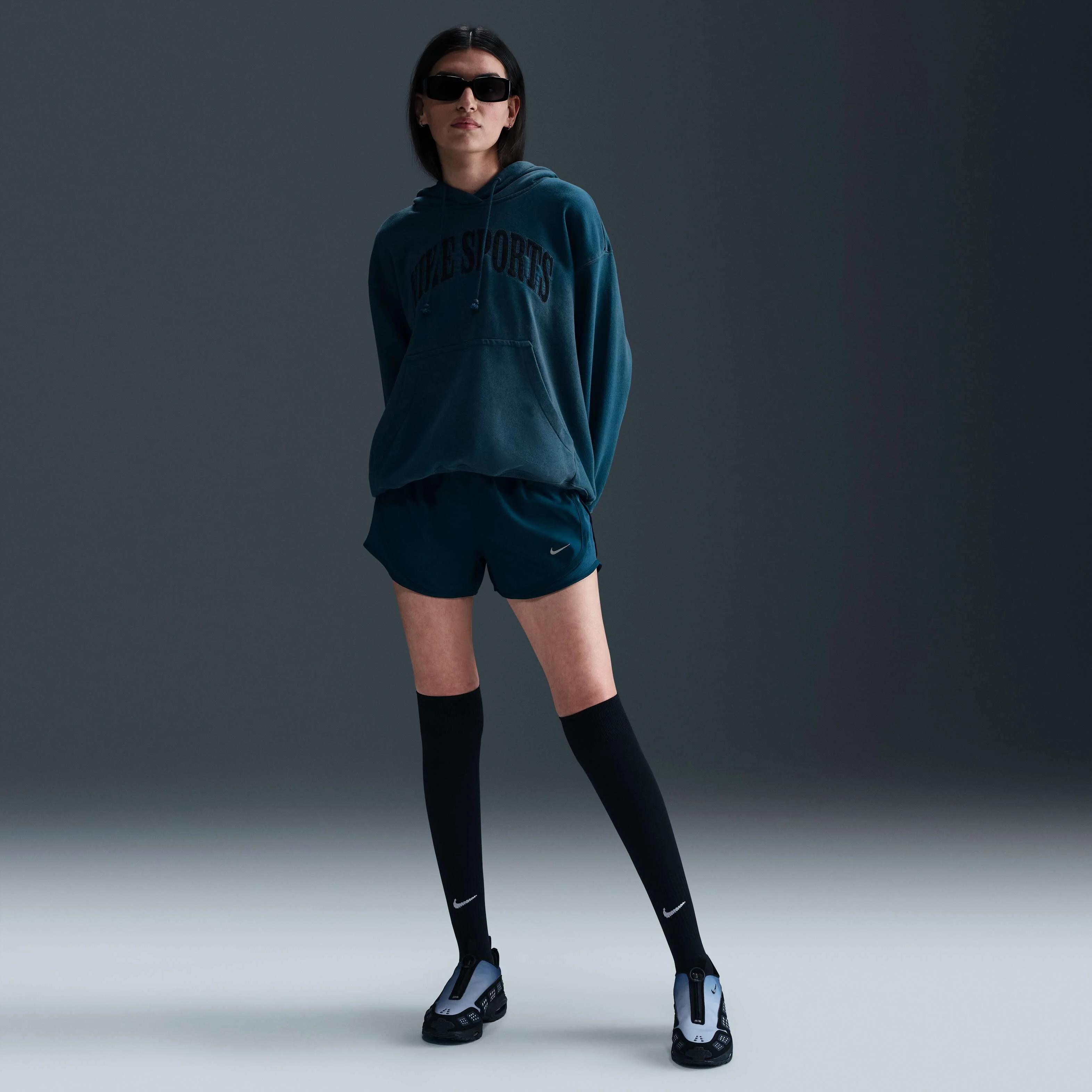 هودی زنانه نایک اسپرتس ویر فونیکس فلیس با پارچه تری فرانسوی و سایز بزرگ هودی زنانه نایک اسپرتس ویر فونیکس فلیس با پارچه تری فرانسوی و سایز بزرگ