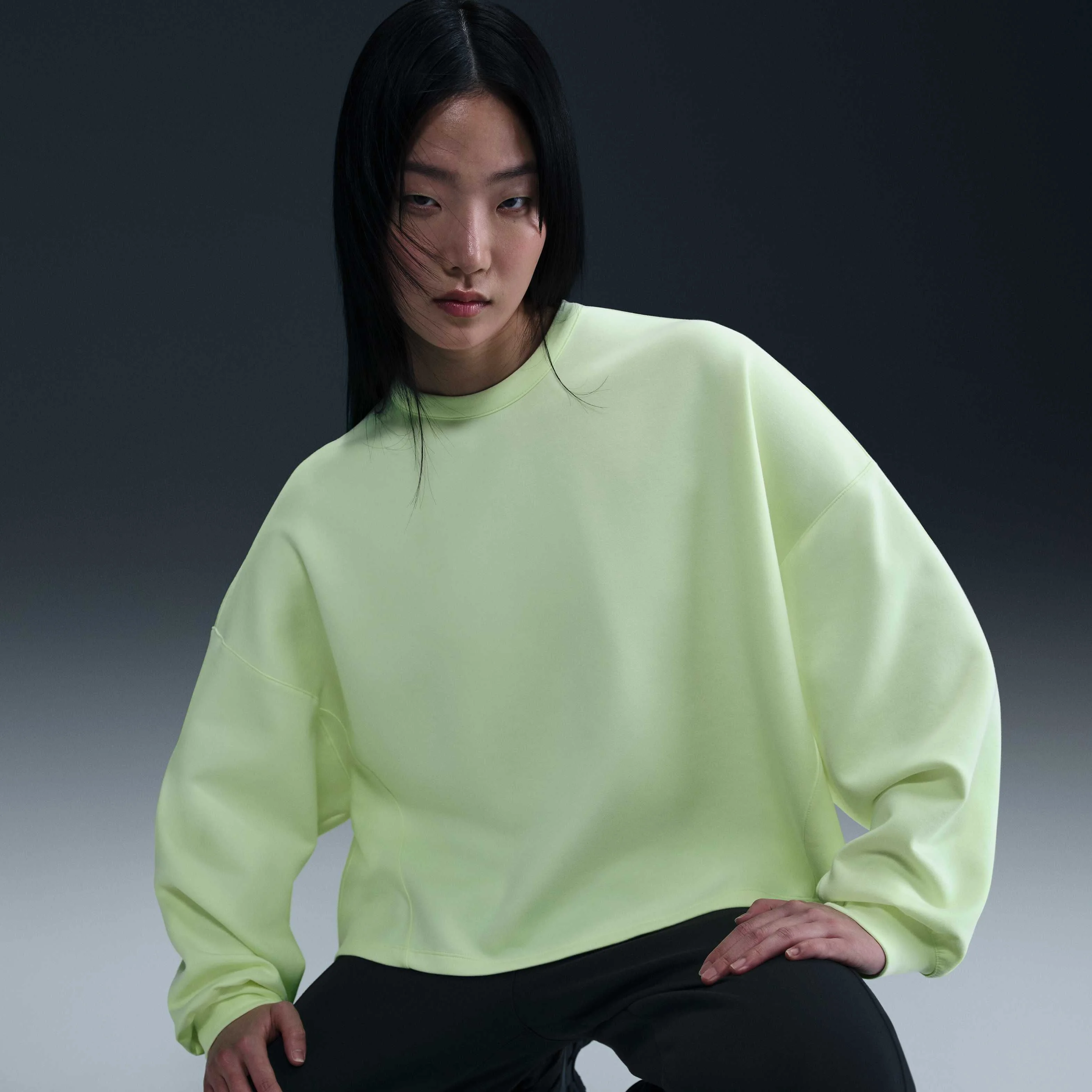 تاپ زنانه نایکی 24.7 Dri-FIT با یقه گرد و سایز بزرگ