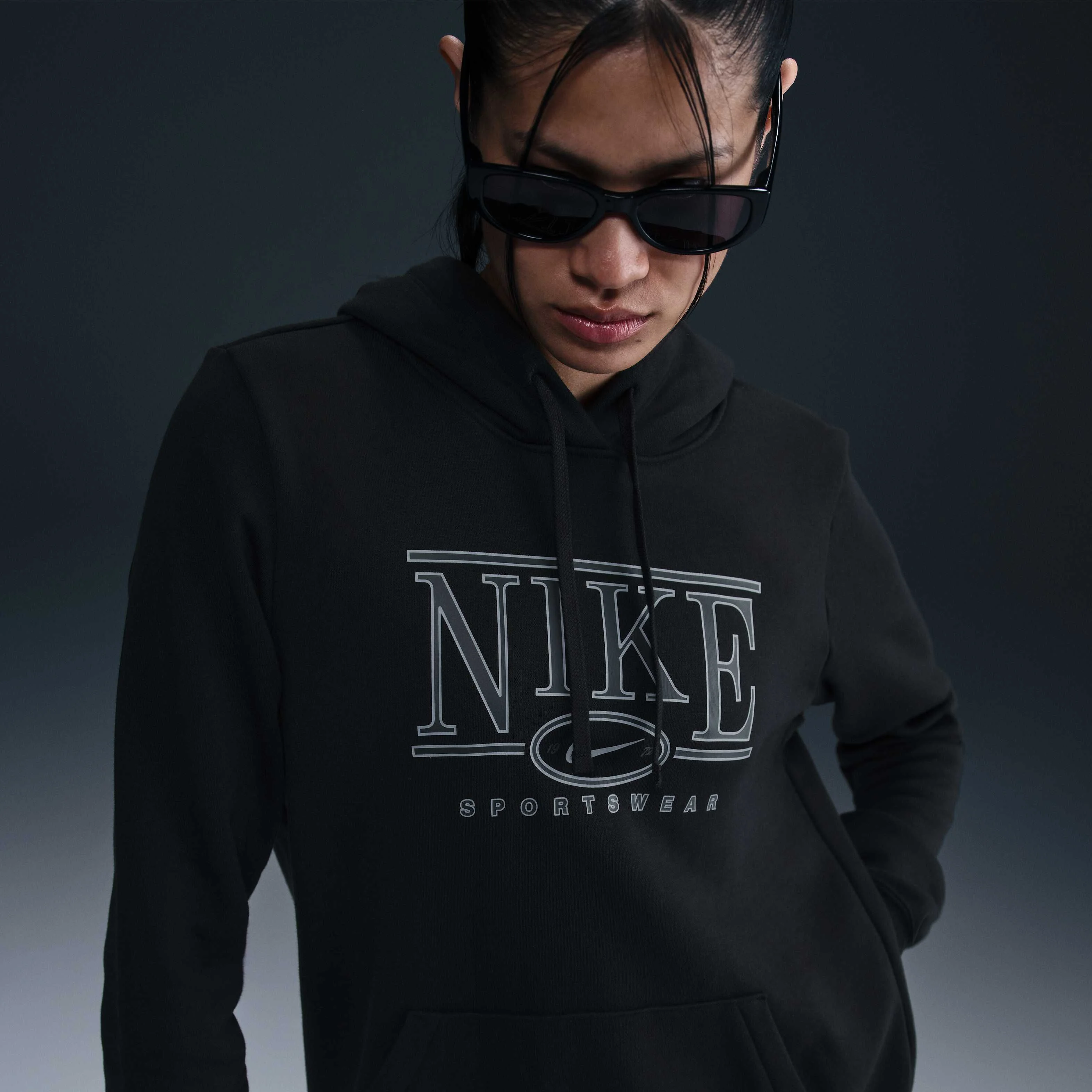 هودی گرافیکی زنانه نایک Sportswear Club Fleece