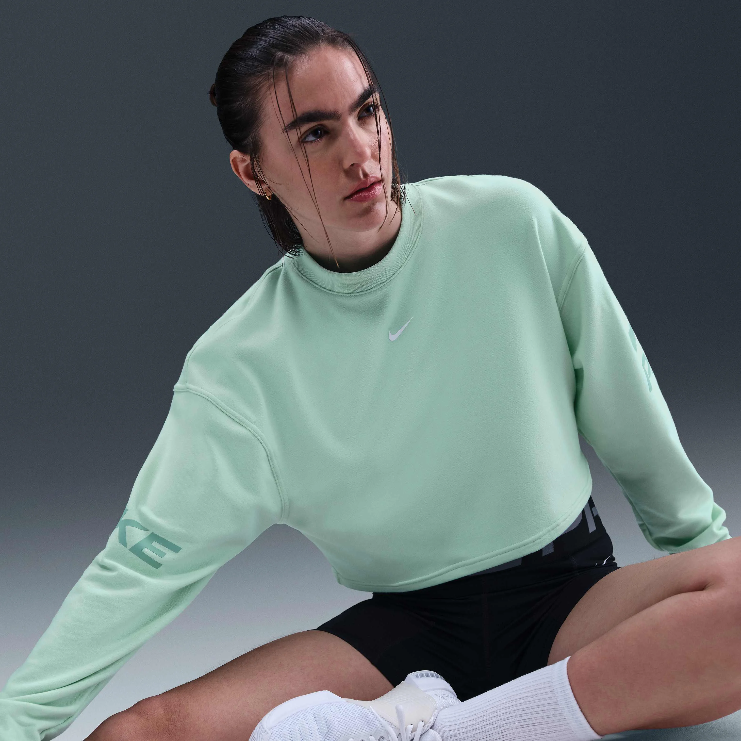 سویشرت زنانه نایکی پرو Dri-FIT با یقه گرد و پارچه تری فرانسوی