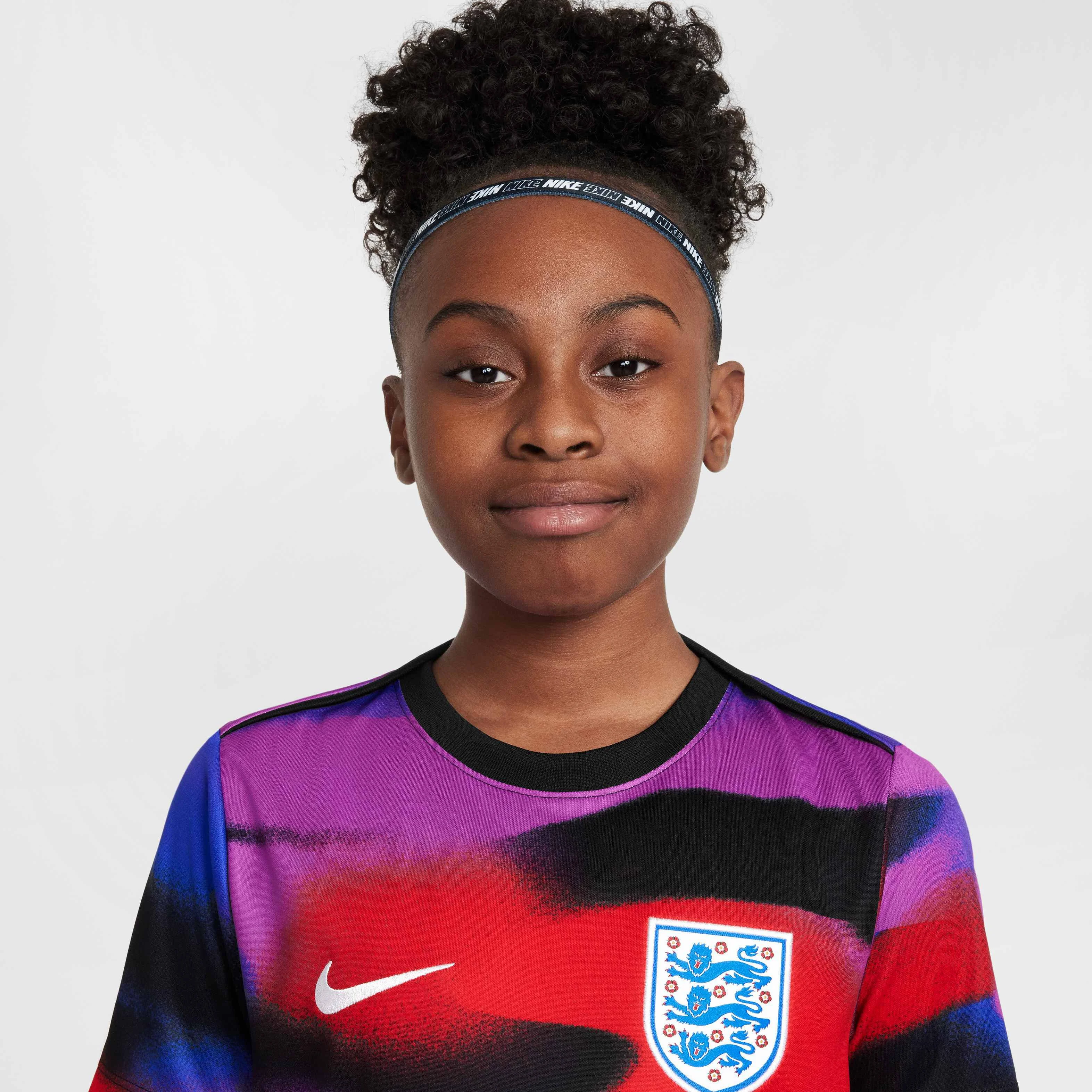 تاپ آستین کوتاه پیش از مسابقه فوتبال آکادمی انگلیس پرو نایک Dri-FIT مناسب نوجوانان - آبی سلطنتی/مشکی/سفید