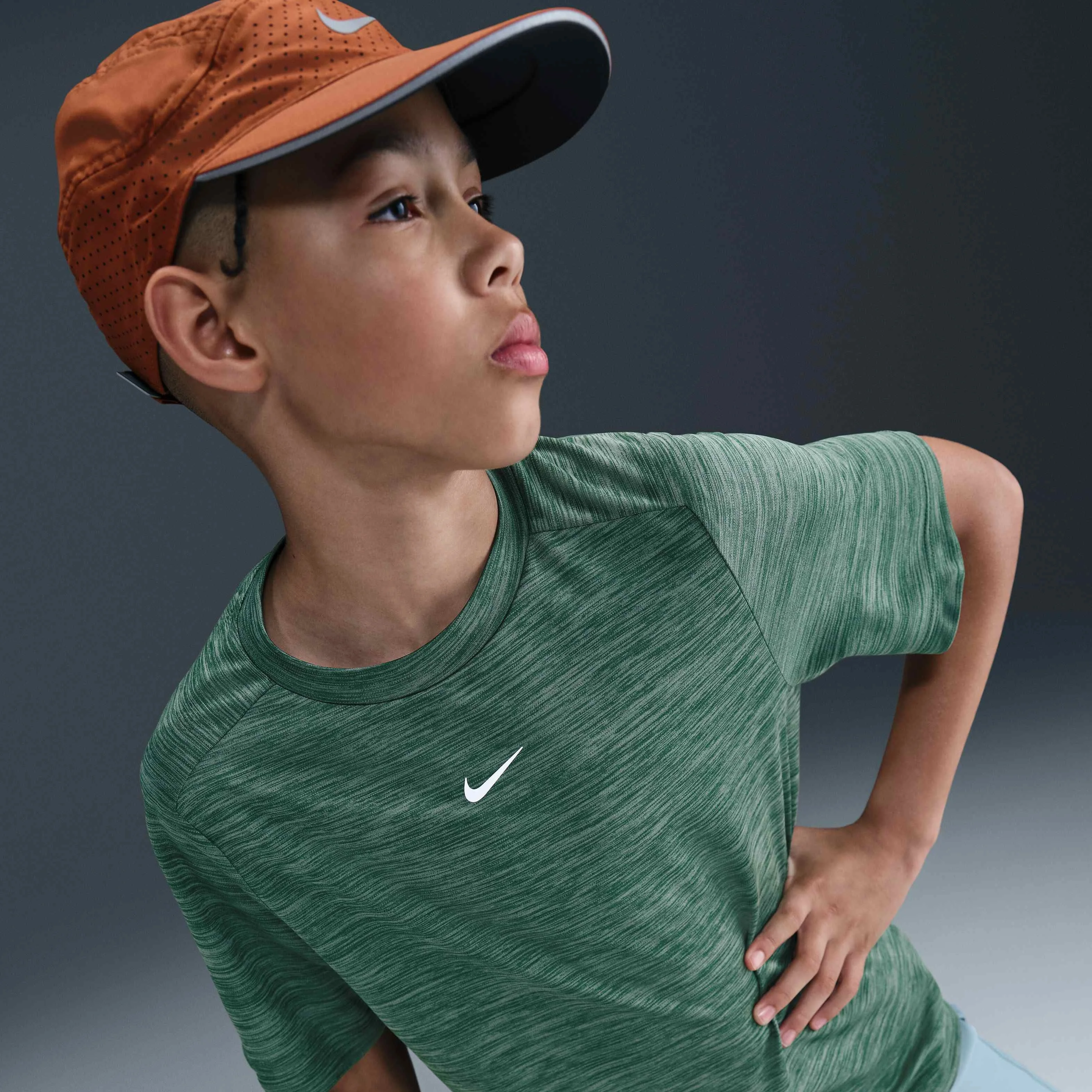 تی شرت آستین کوتاه ورزشی نایکی Dri-FIT مناسب کودکان بزرگتر تی شرت آستین کوتاه ورزشی نایکی Dri-FIT مناسب کودکان بزرگتر