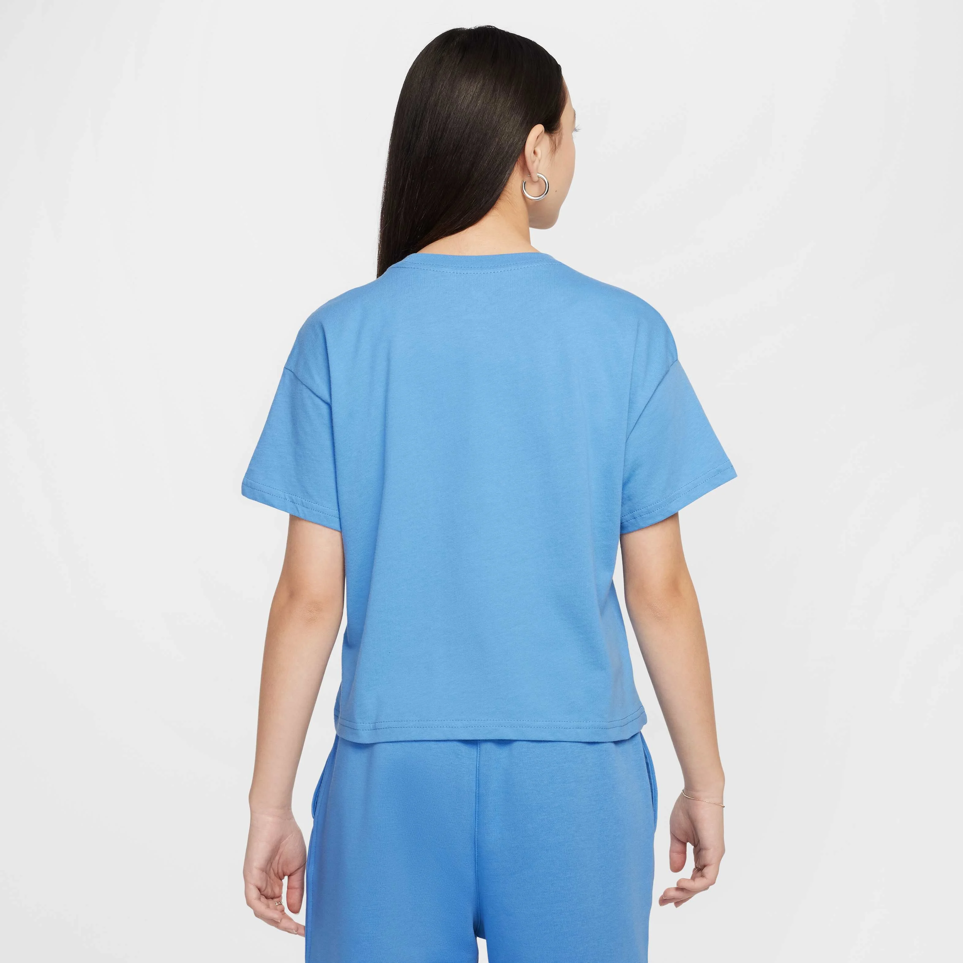 تی شرت دخترانه نایک Sportswear Essential