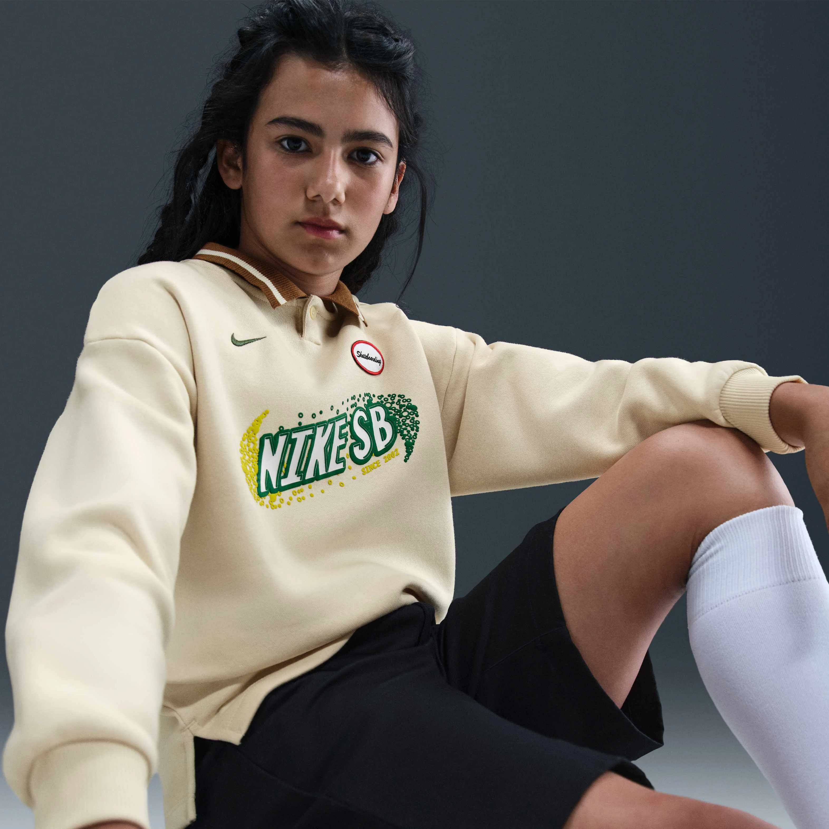 پولوشرت آستین بلند اسکیت نایکی SB مناسب نوجوانان - رنگ خاکی روشن/سبز کاجی