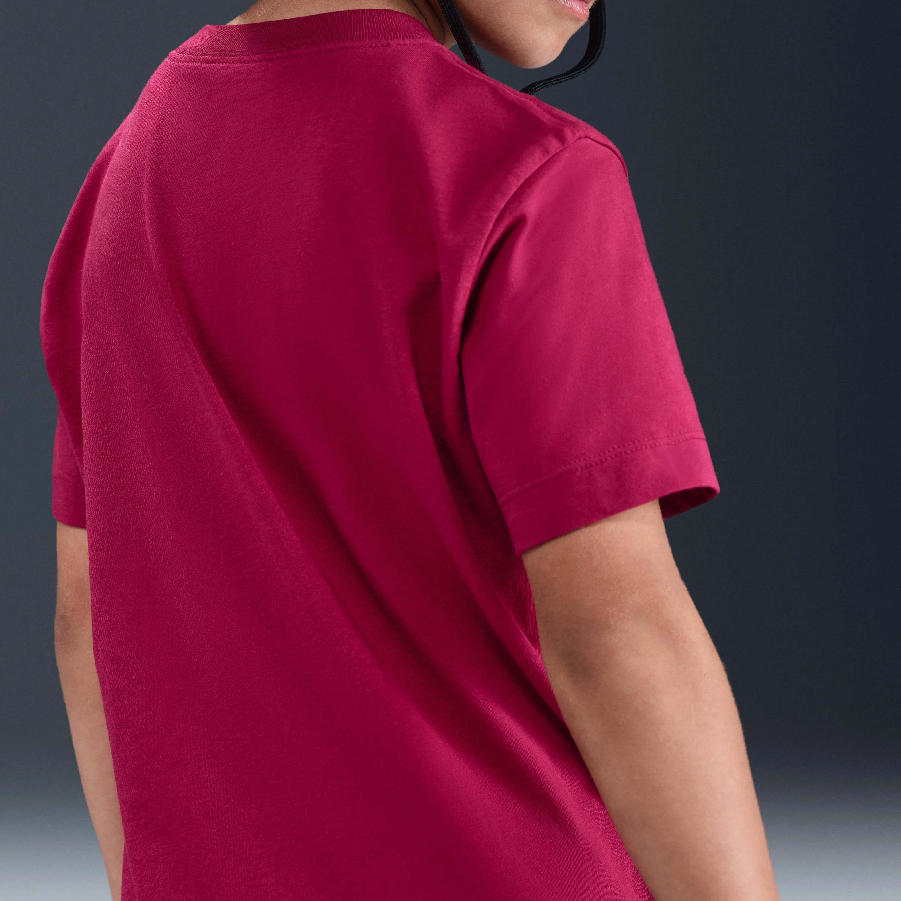 تی‌شرت فوتبال نایکی باشگاه بارسلونا مناسب نوجوانان