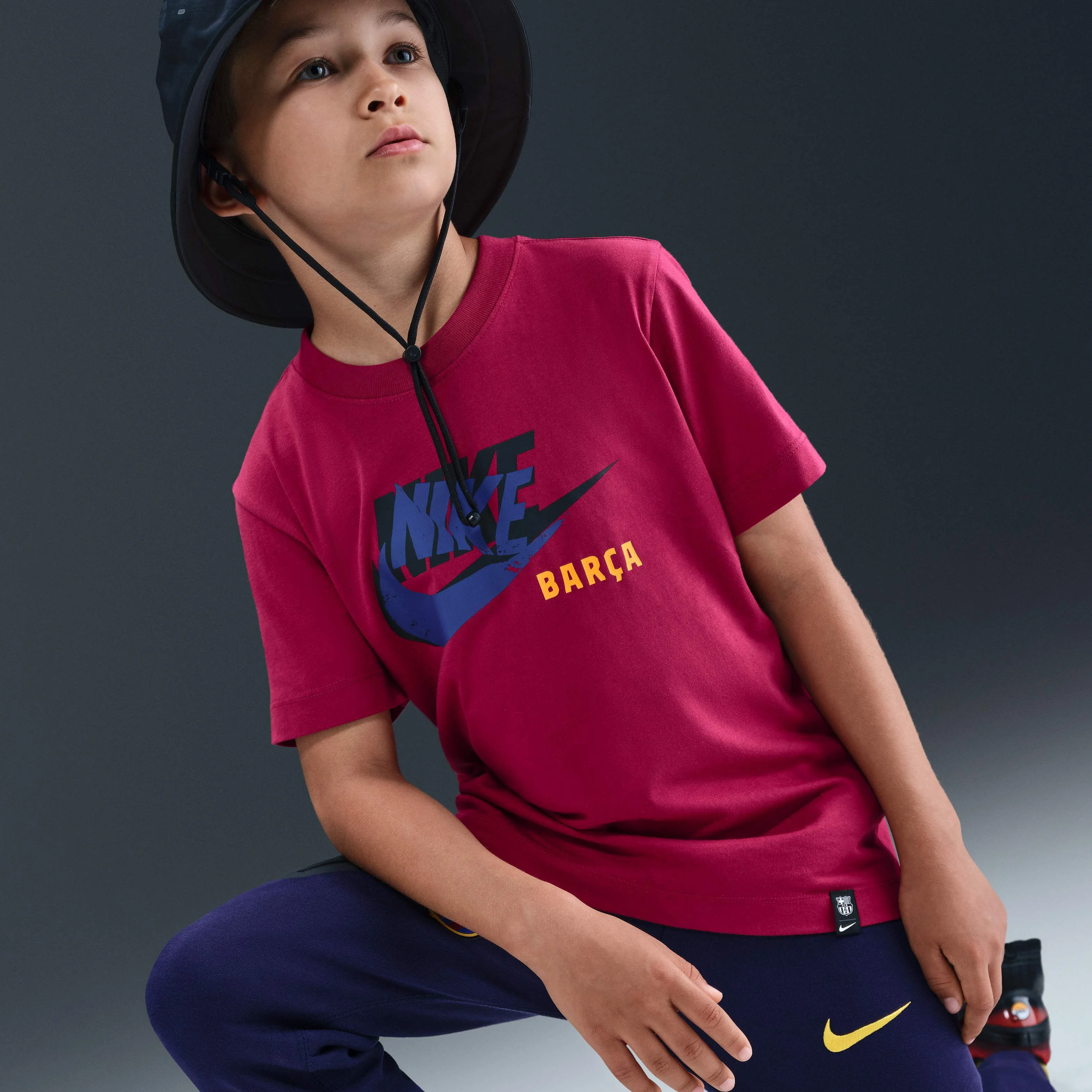 تی‌شرت فوتبال نایکی باشگاه بارسلونا مناسب نوجوانان