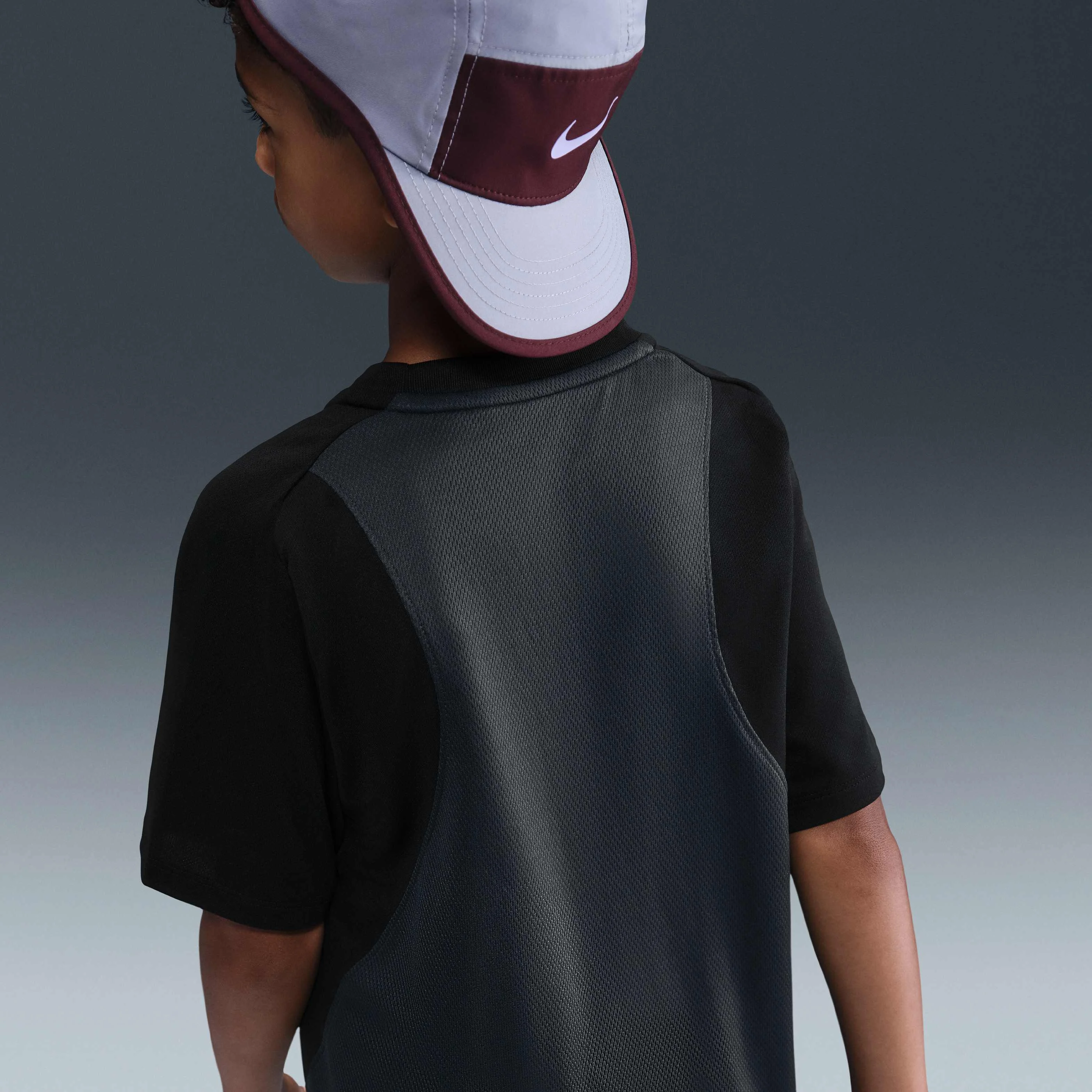 تیشرت ورزشی نایکی Dri-FIT چند رنگه پسرانه تیشرت ورزشی نایکی Dri-FIT چند رنگه پسرانه