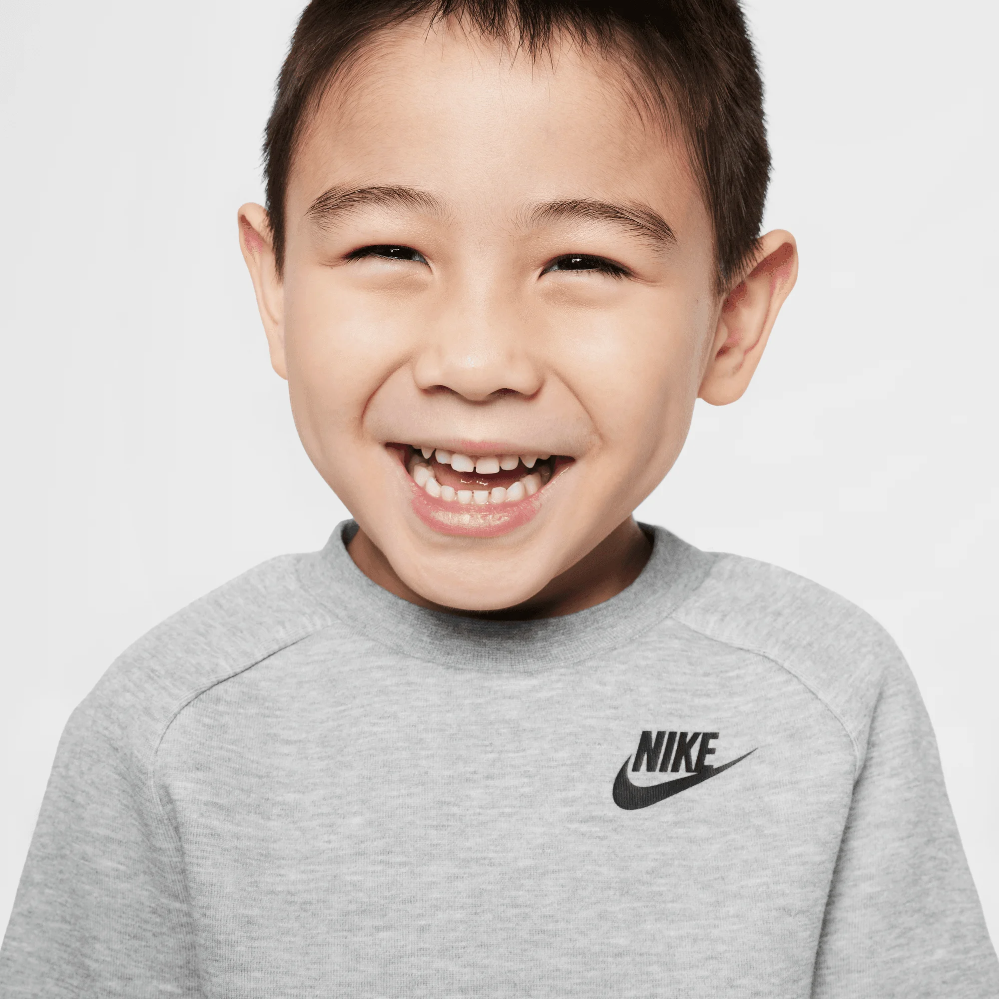 ست تیشرت و شلوارک پشمی نایک مخصوص کودکان - خاکستری تیره ست تیشرت و شلوارک پشمی نایک مخصوص کودکان - خاکستری تیره