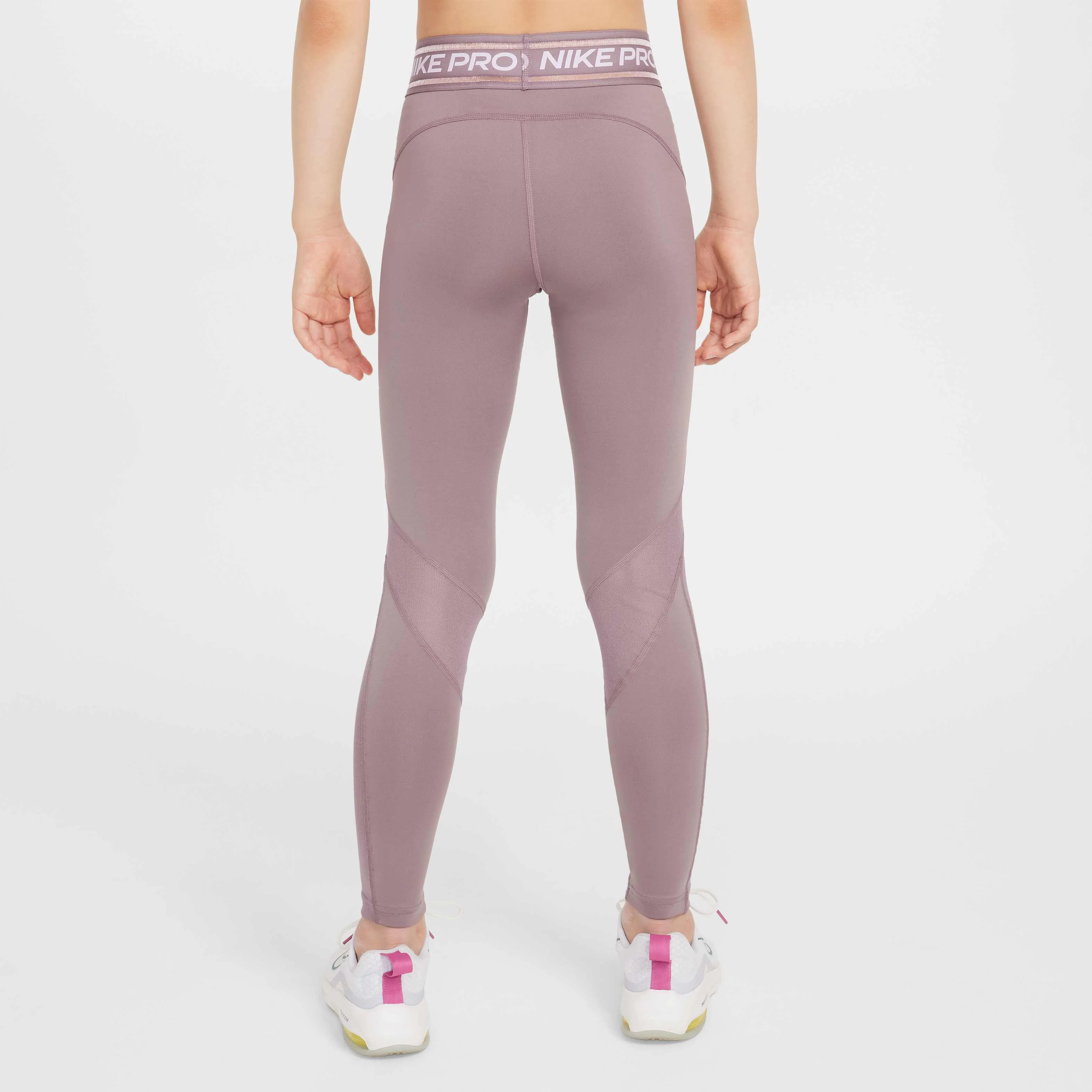 لگینگ نیم قد دخترانه نایکی پرو لگینگ نیم قد دخترانه نایکی پرو