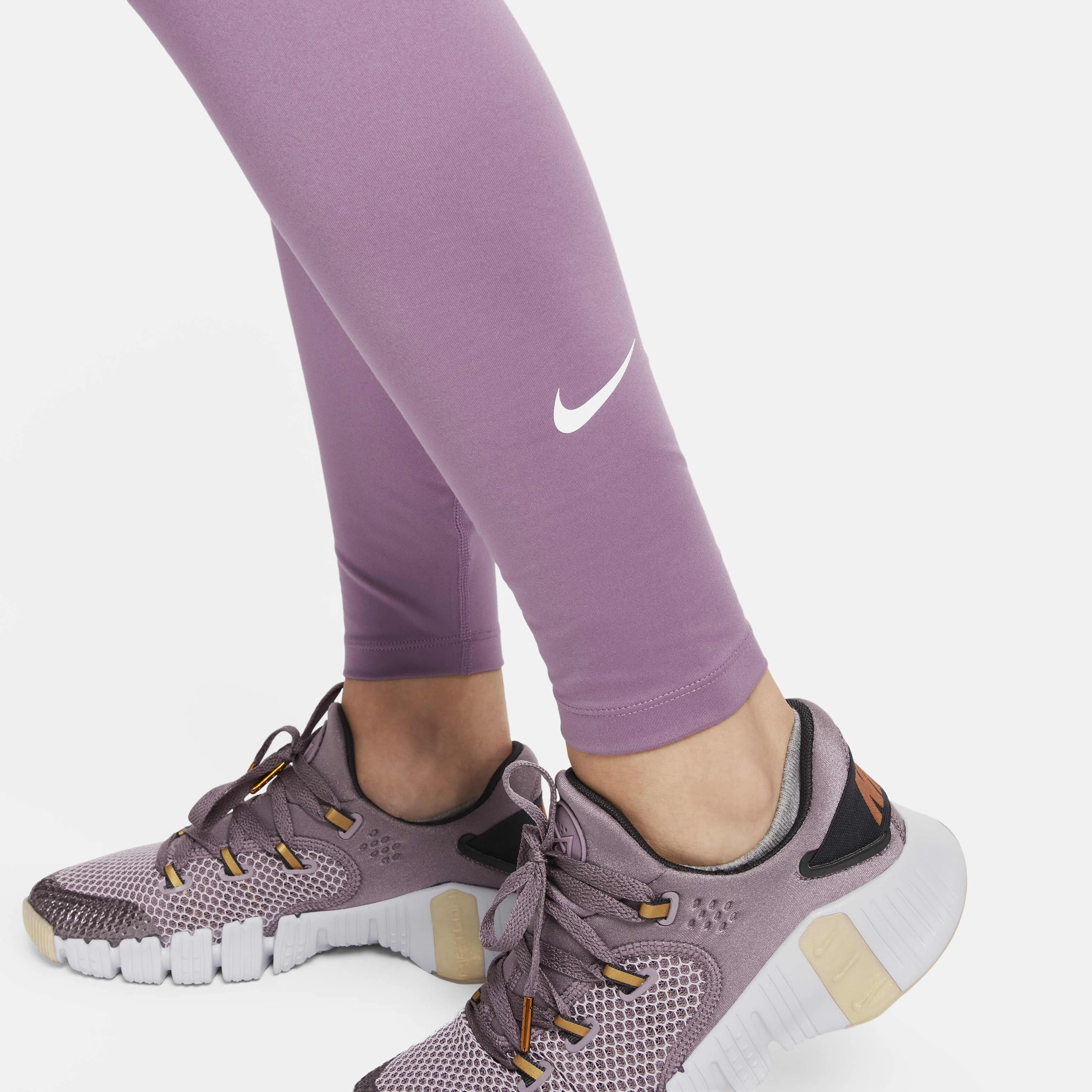 لگینگ زنانه بارداری نایک مدل One (M) با کمر بلند - رنگ Violet Dust/White لگینگ زنانه بارداری نایک مدل One (M) با کمر بلند - رنگ Violet Dust/White