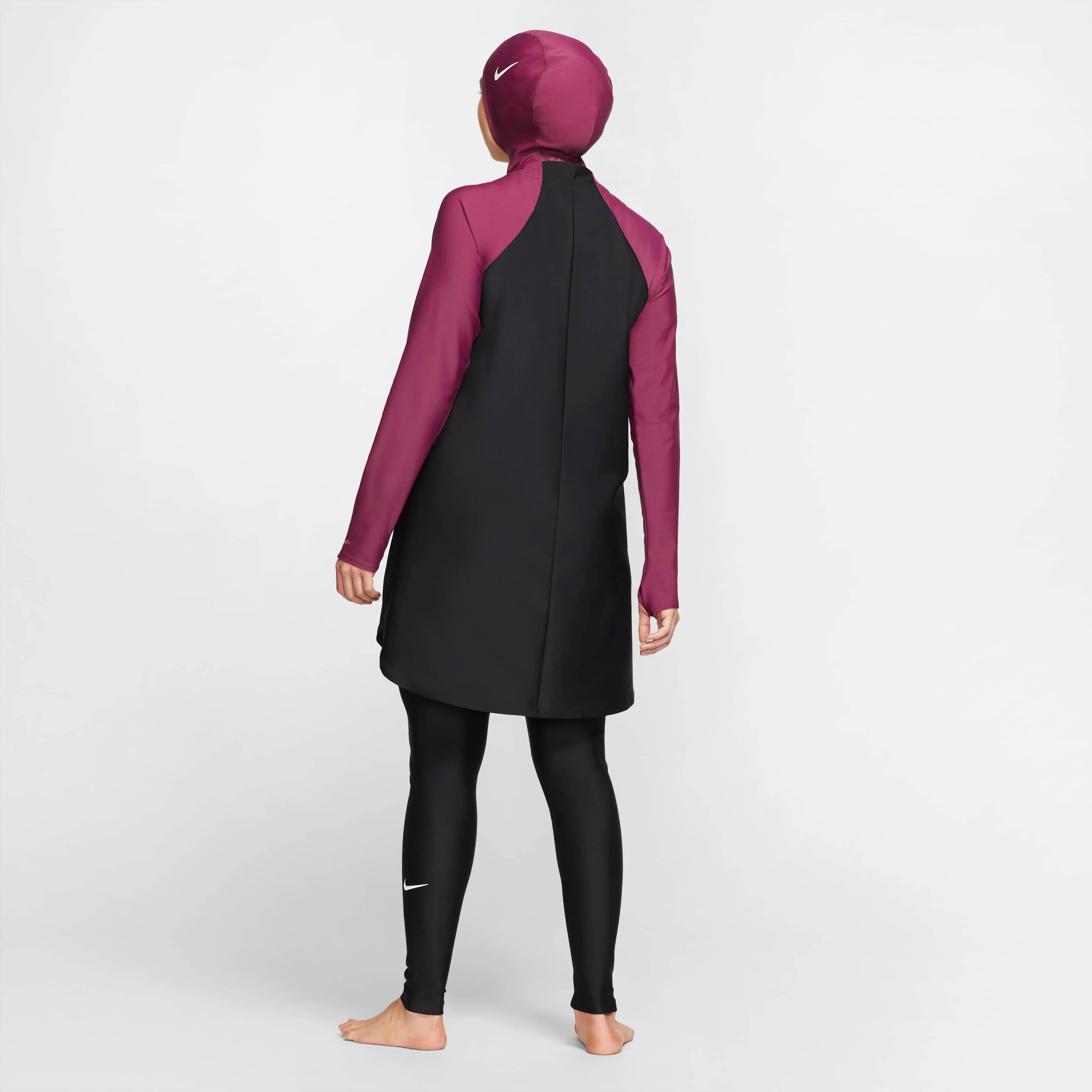 لگ شنای زنانه نایک Victory با پوشش کامل و طراحی باریک لگ شنای زنانه نایک Victory با پوشش کامل و طراحی باریک